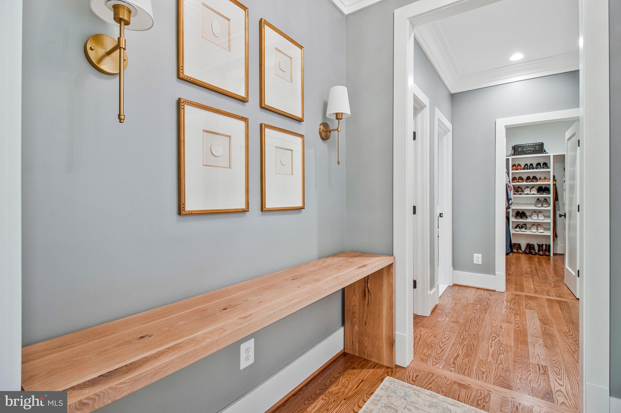 CRESCENT HILLS - Residential