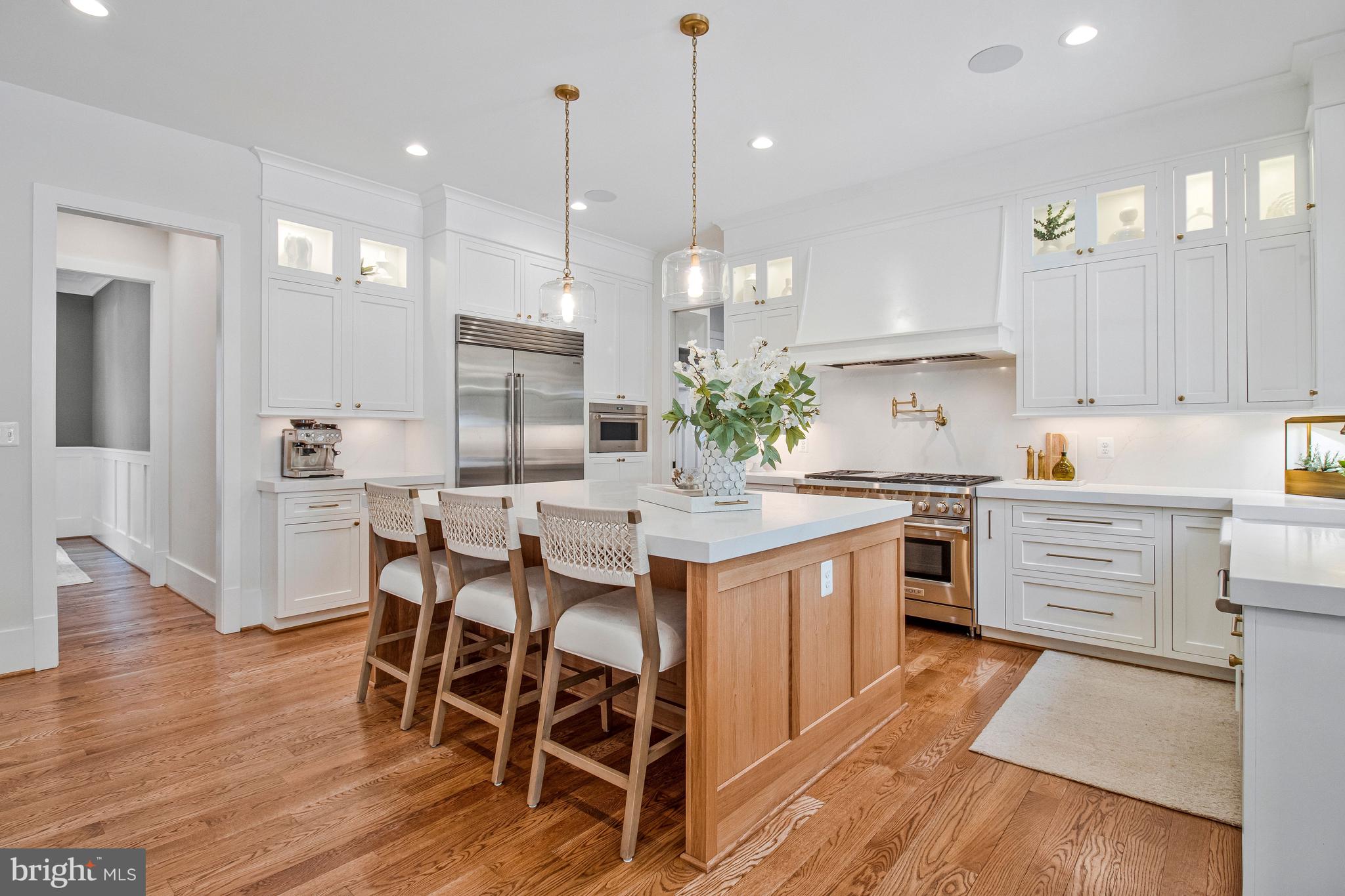 CRESCENT HILLS - Residential
