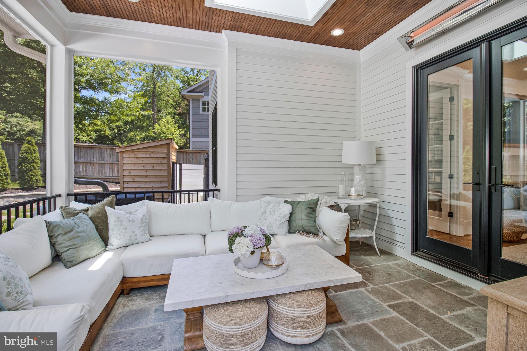 CRESCENT HILLS - Residential