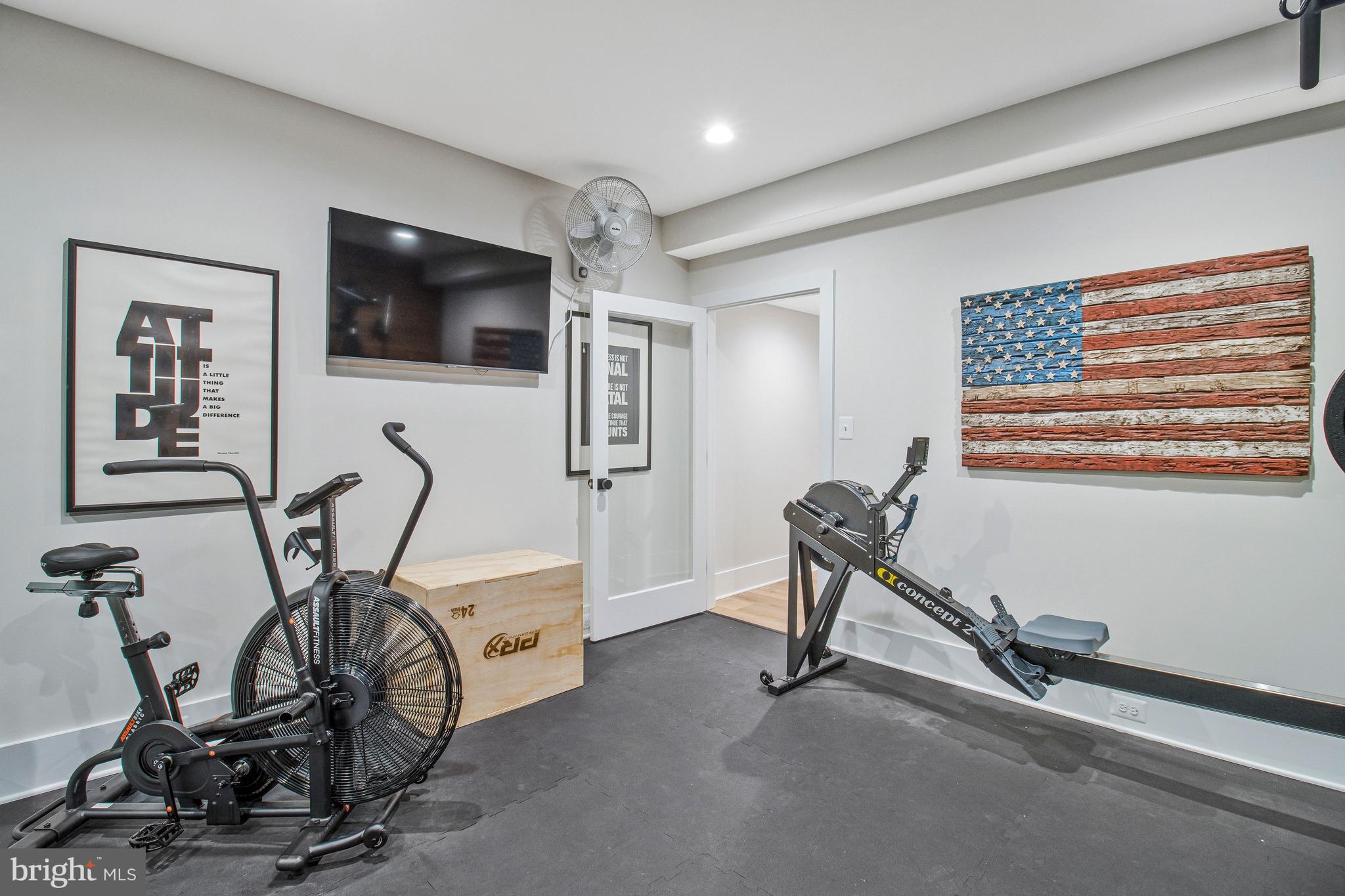 CRESCENT HILLS - Residential