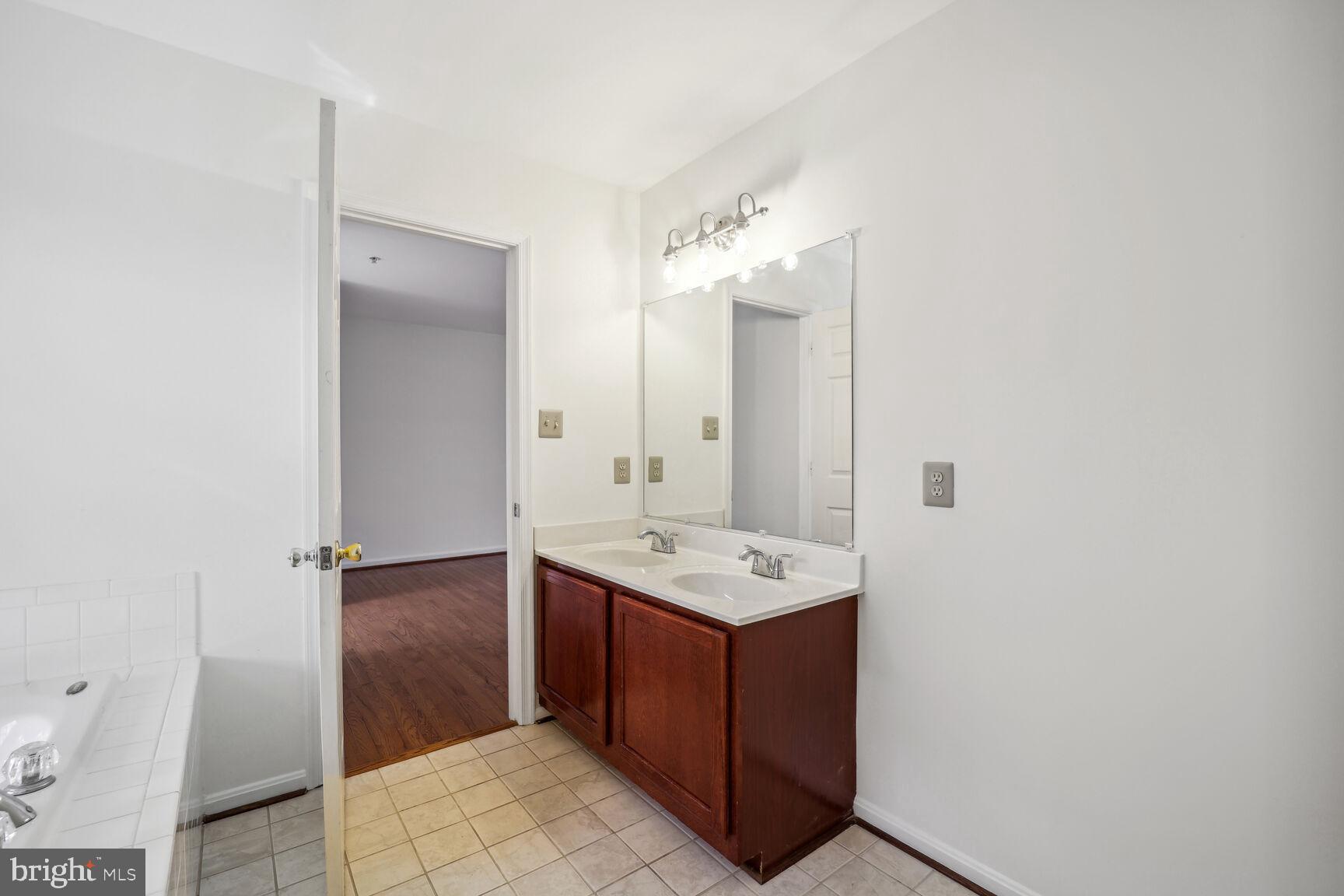 CROTONA PARK - Residential