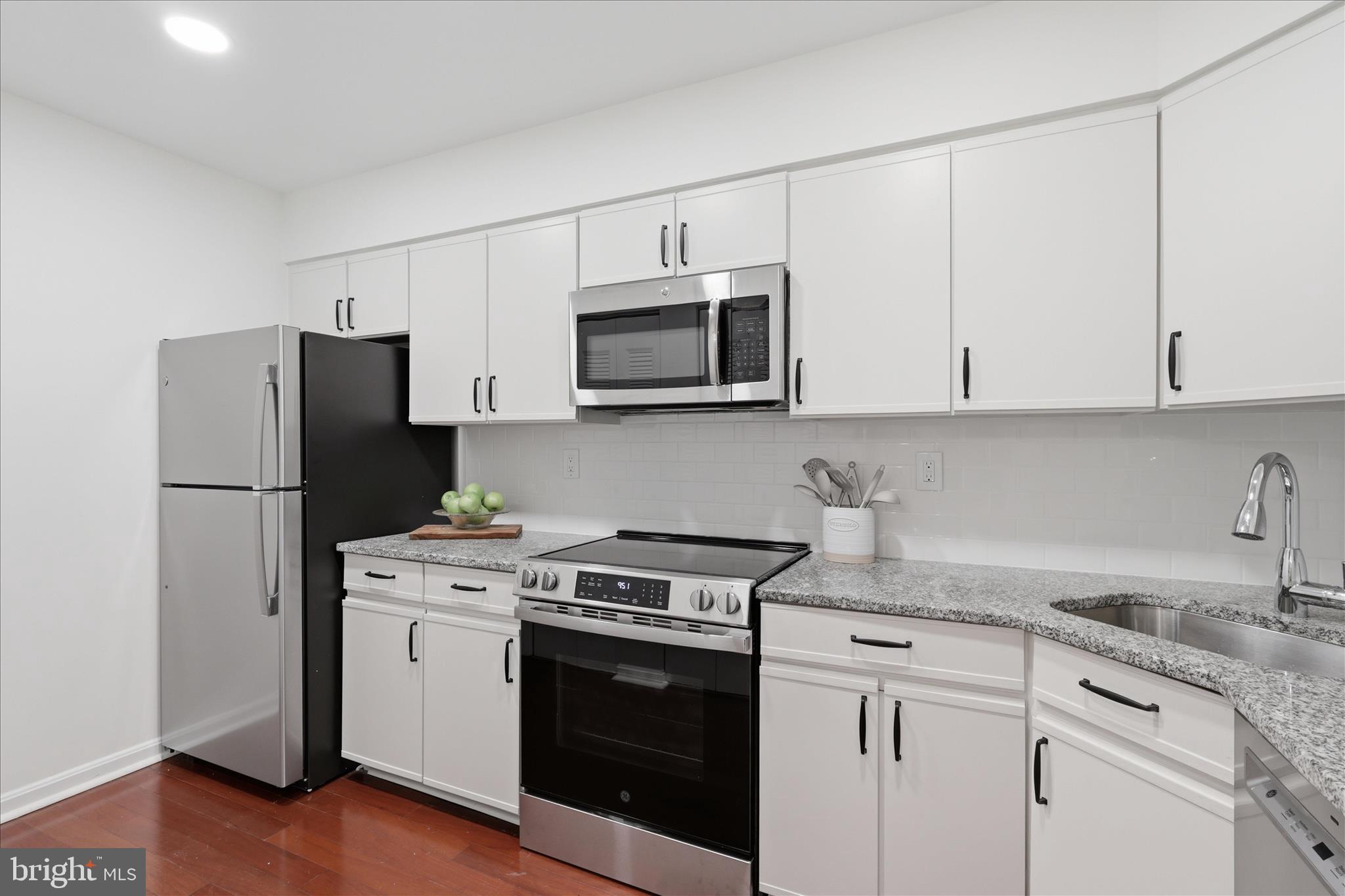 SUMMERWALK - Residential