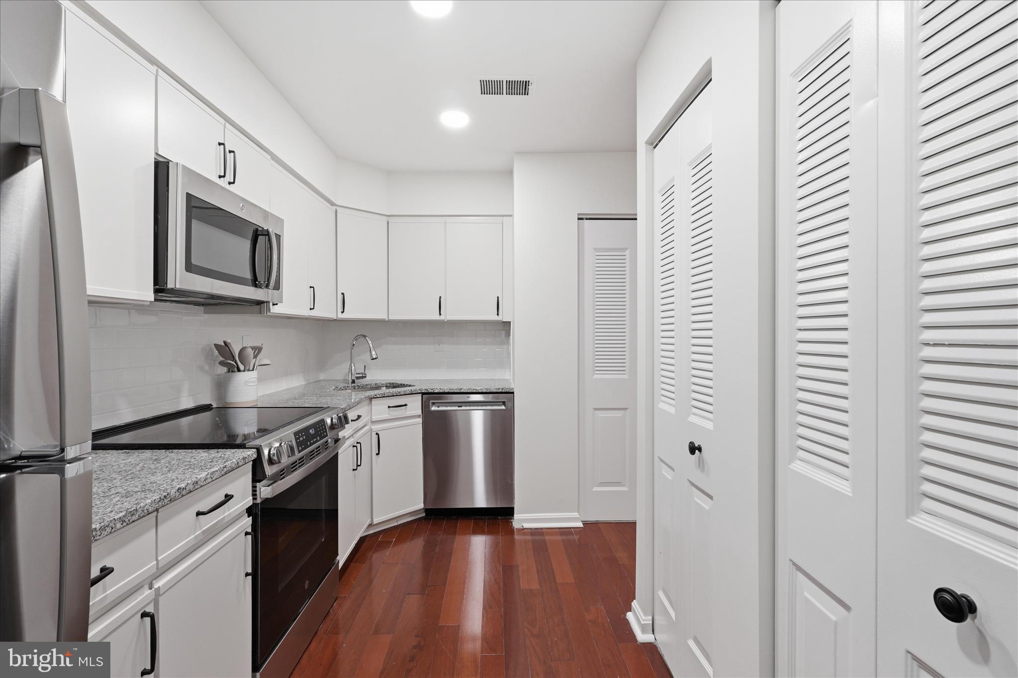 SUMMERWALK - Residential