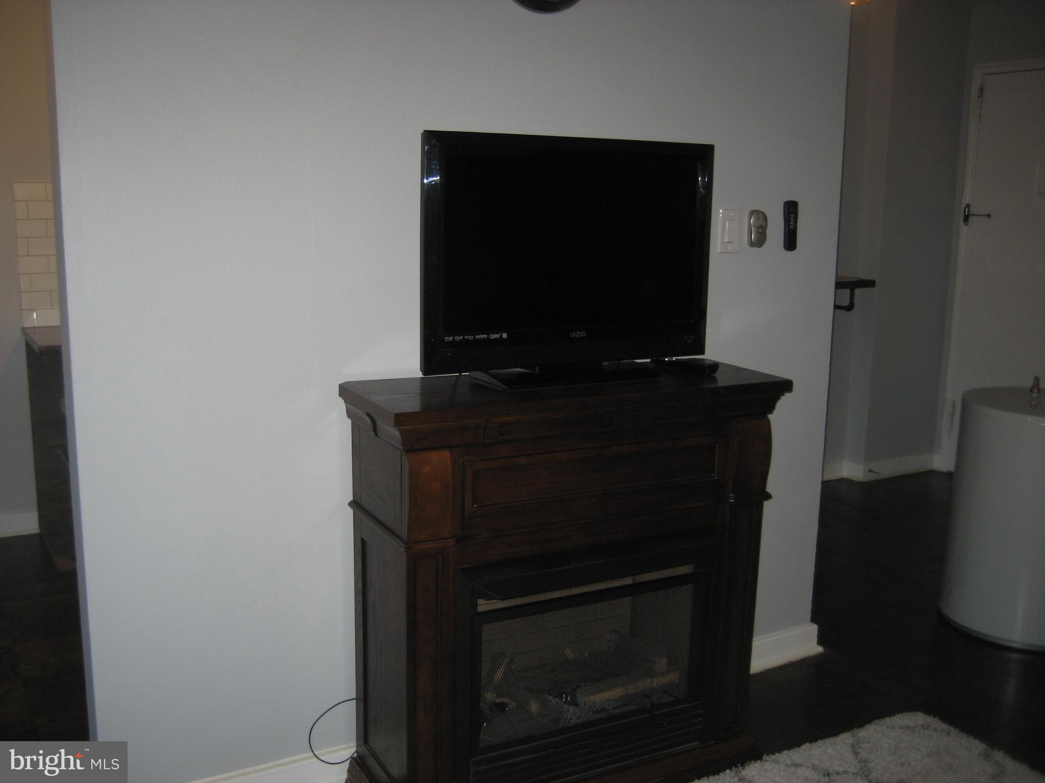 ART MUSEUM AREA - Residential Lease