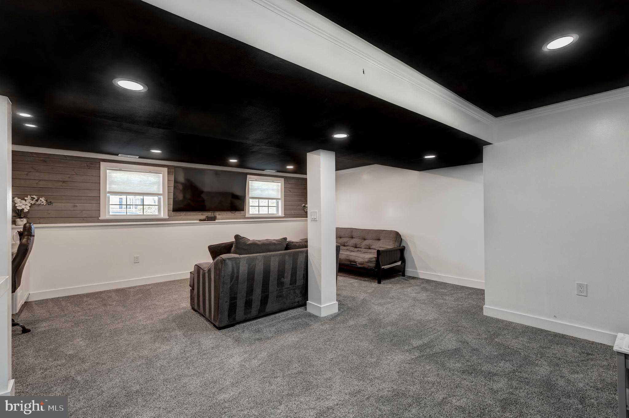 SARAHS CHOICE - Residential