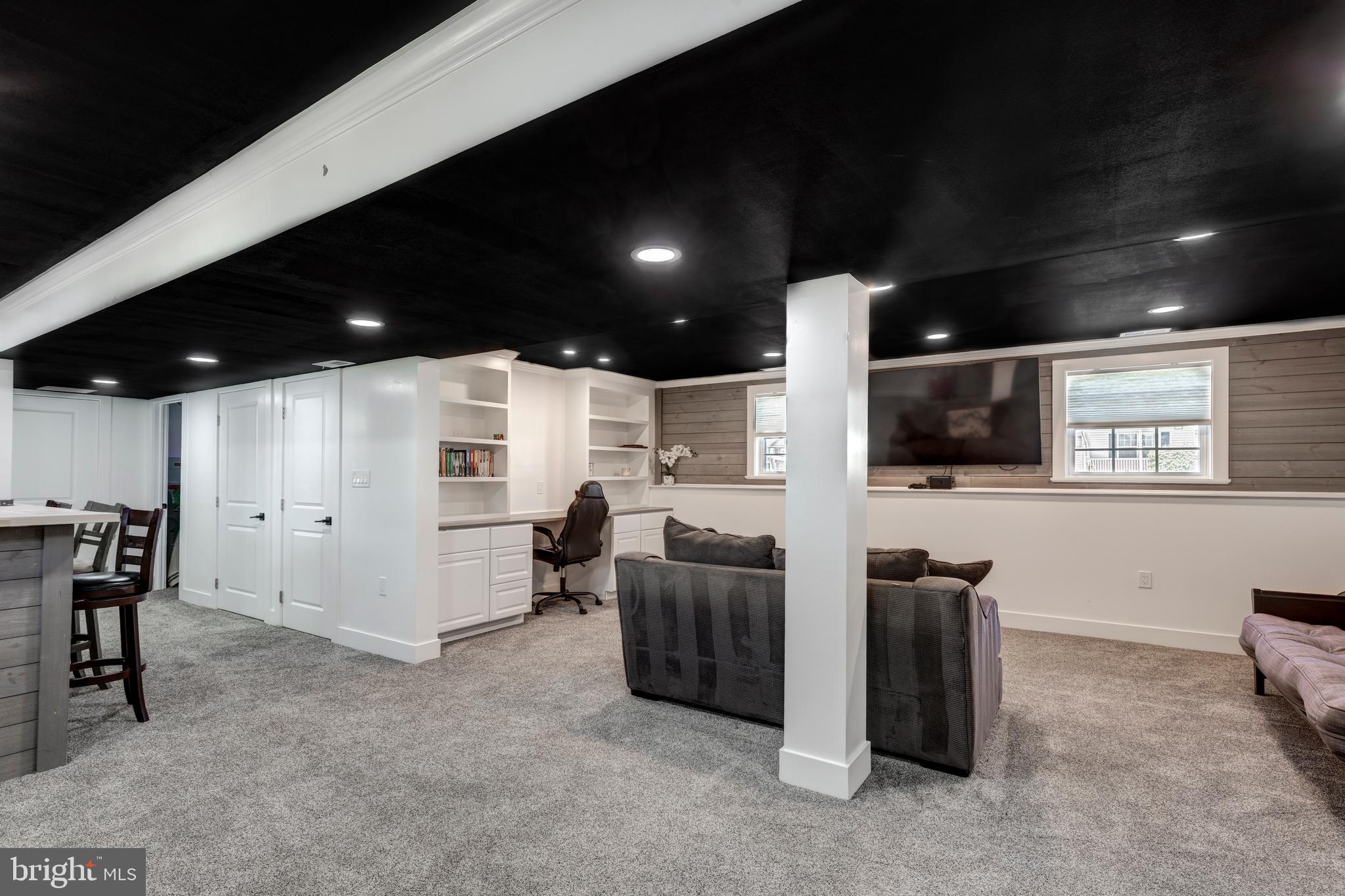 SARAHS CHOICE - Residential