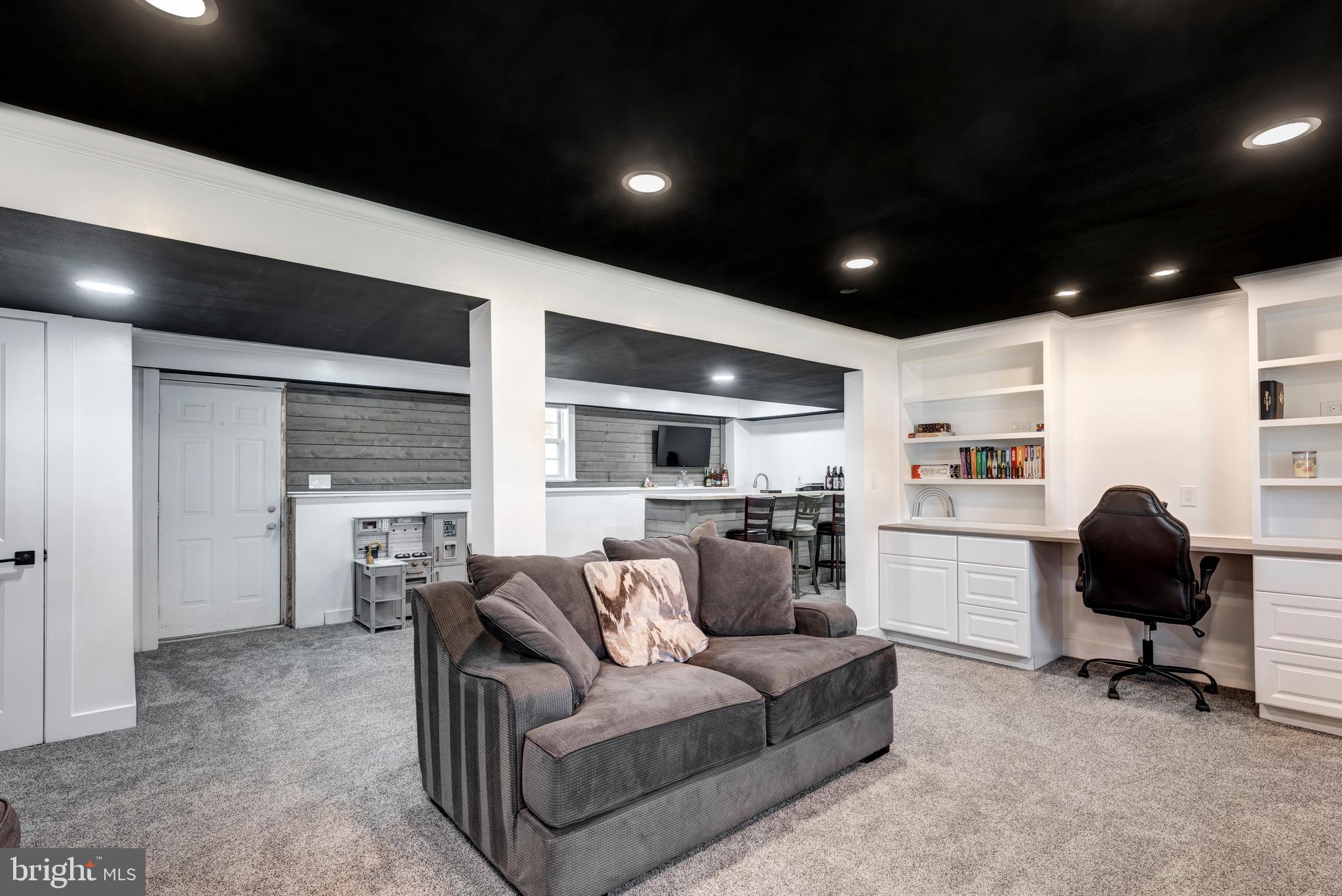 SARAHS CHOICE - Residential