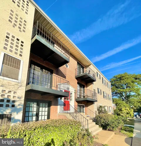 420 N Armistead Street Unit 201, Alexandria, VA MLS: VAAX2042272