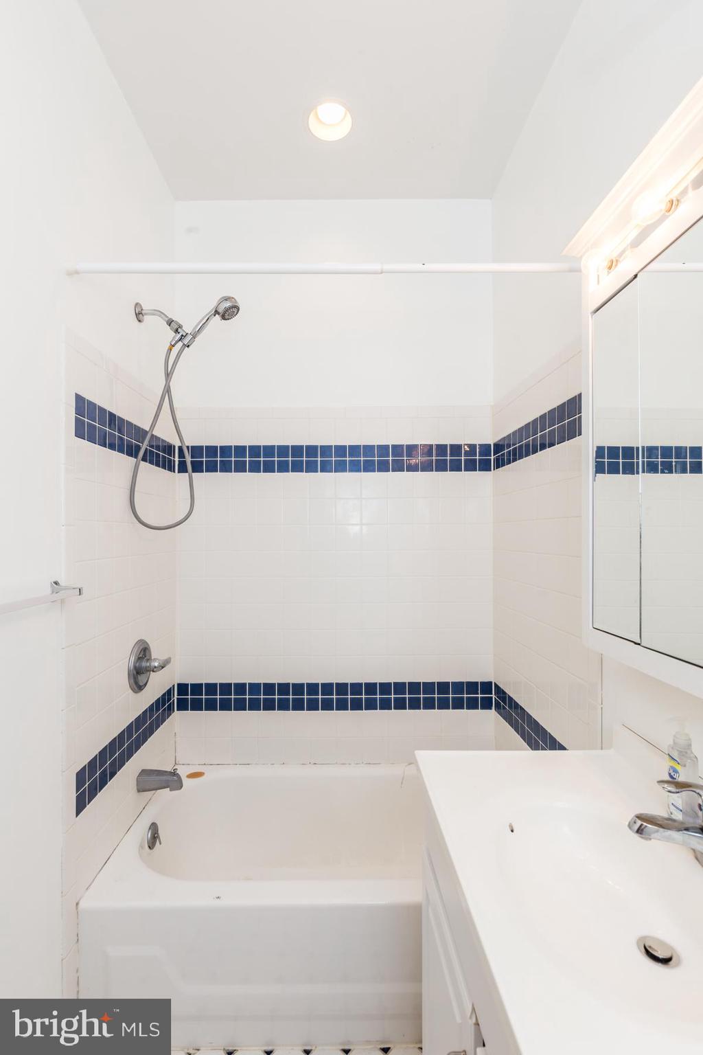 WASHINGTON SQ WEST - Residential Lease