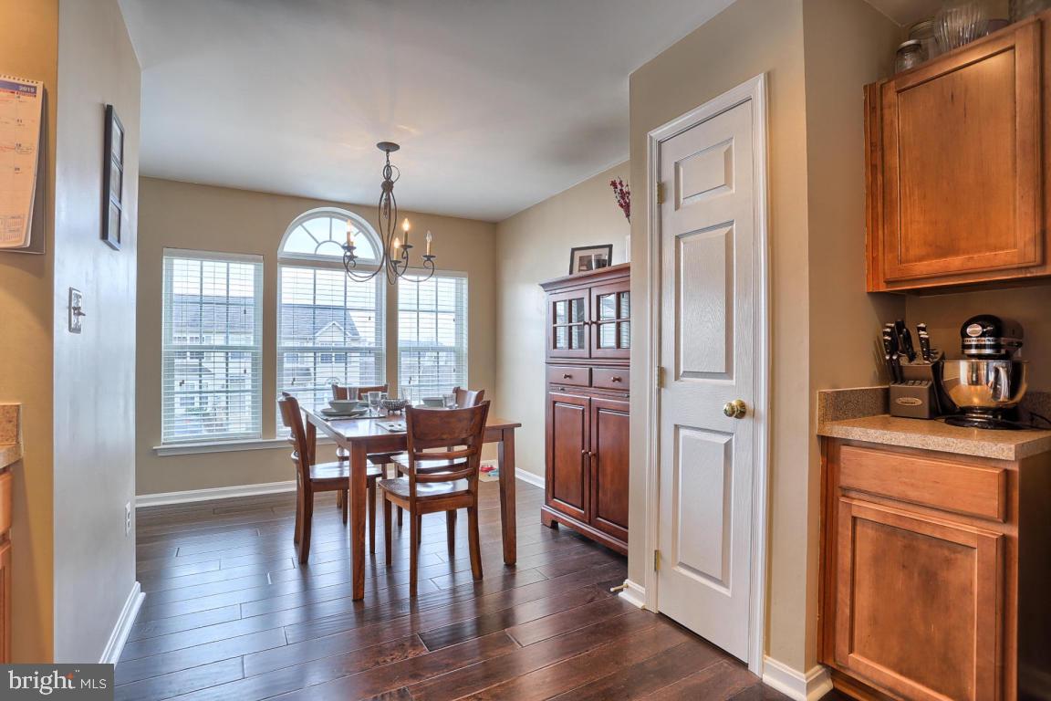 MANOR OAKS - Residential