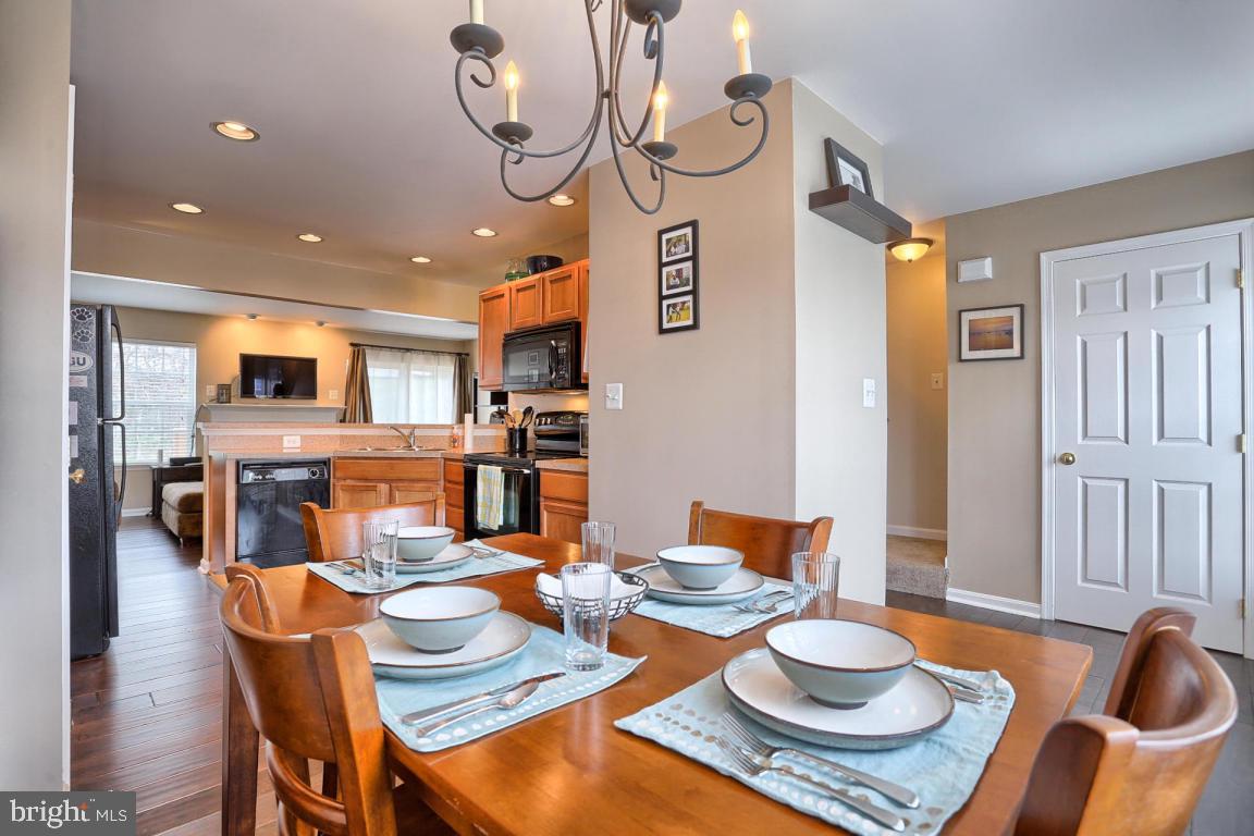 MANOR OAKS - Residential