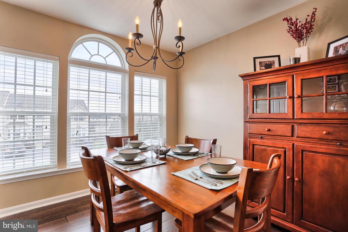 MANOR OAKS - Residential