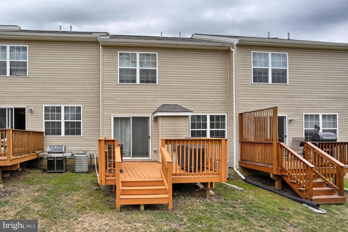 MANOR OAKS - Residential
