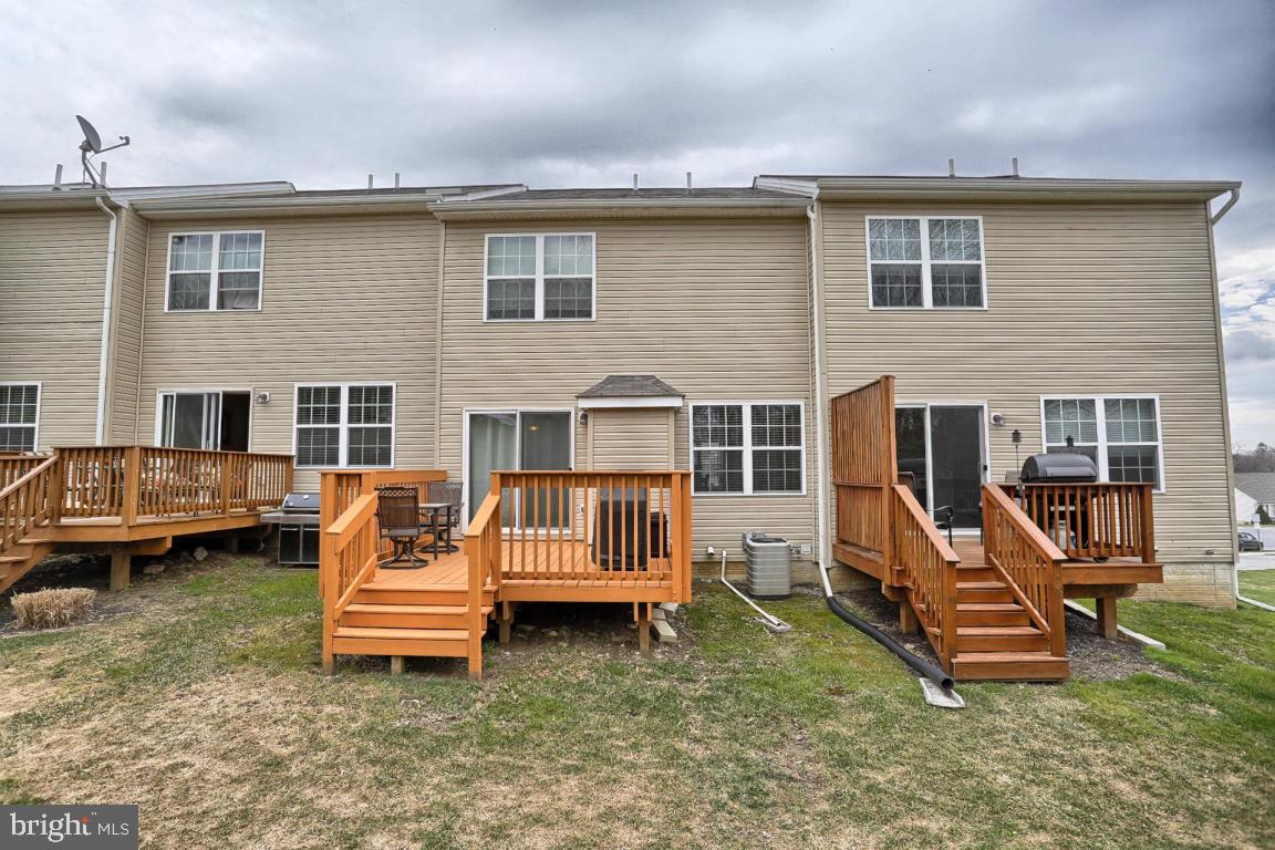 MANOR OAKS - Residential