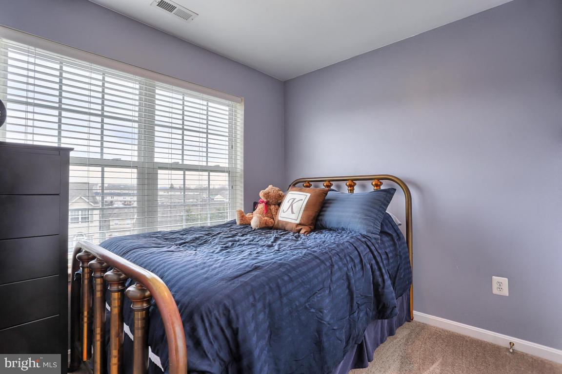 MANOR OAKS - Residential