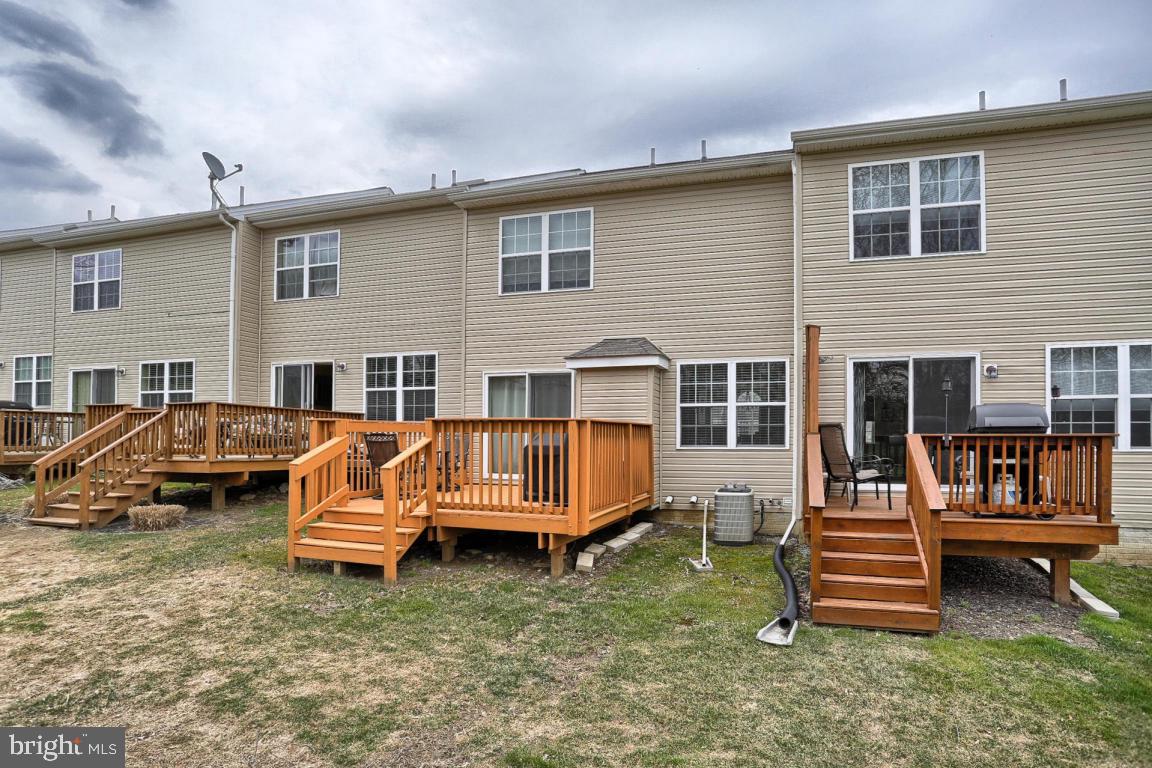 MANOR OAKS - Residential