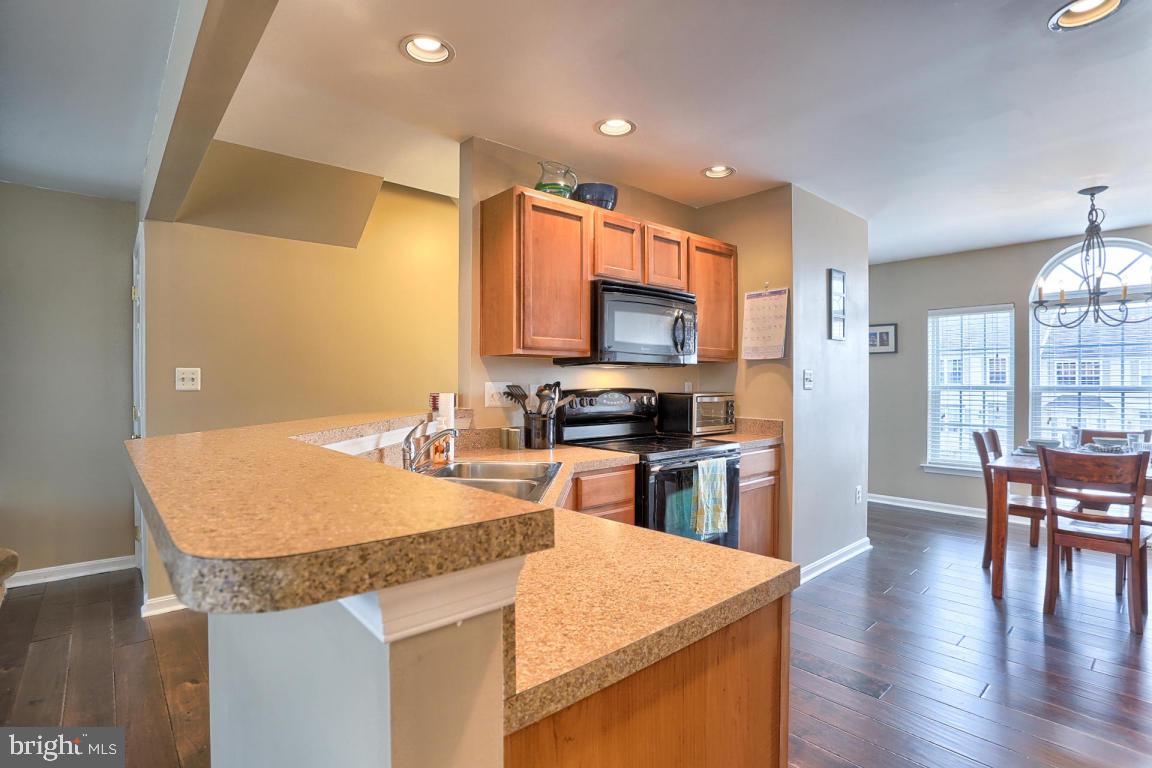 MANOR OAKS - Residential