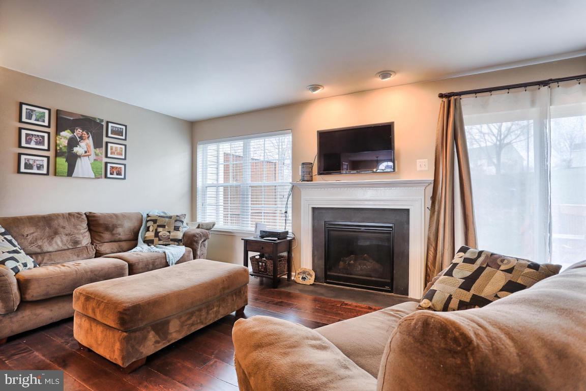 MANOR OAKS - Residential