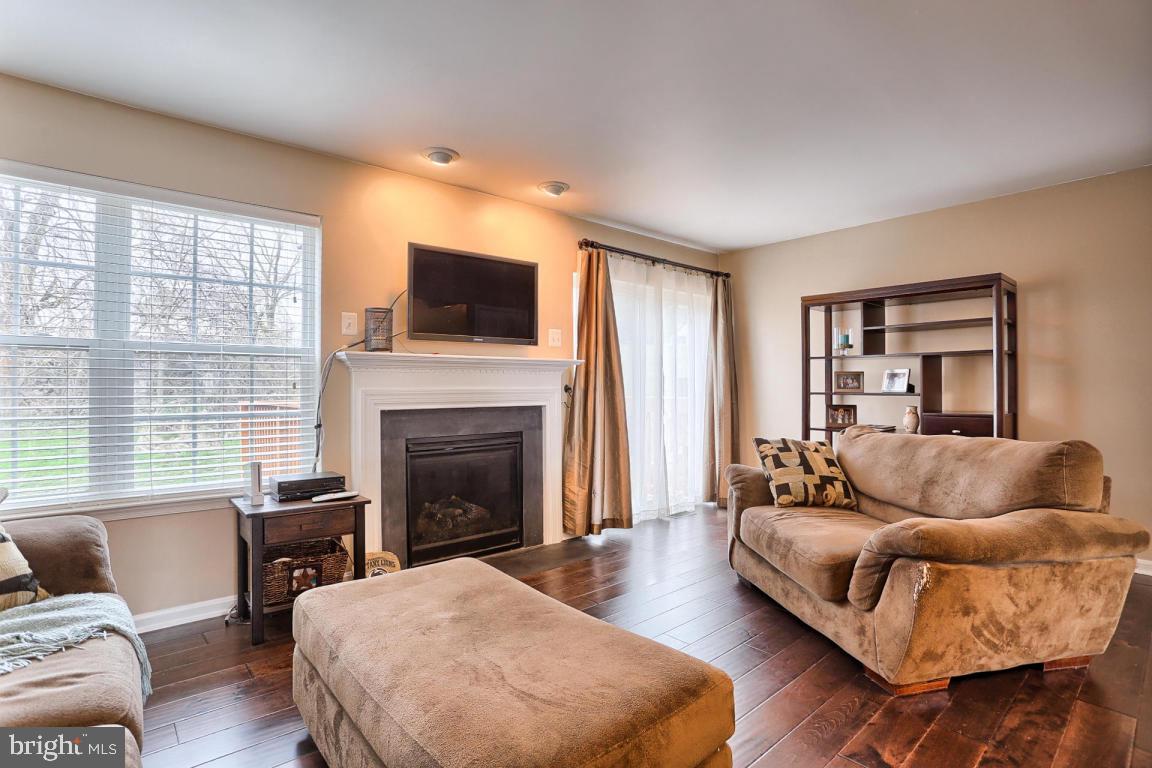 MANOR OAKS - Residential