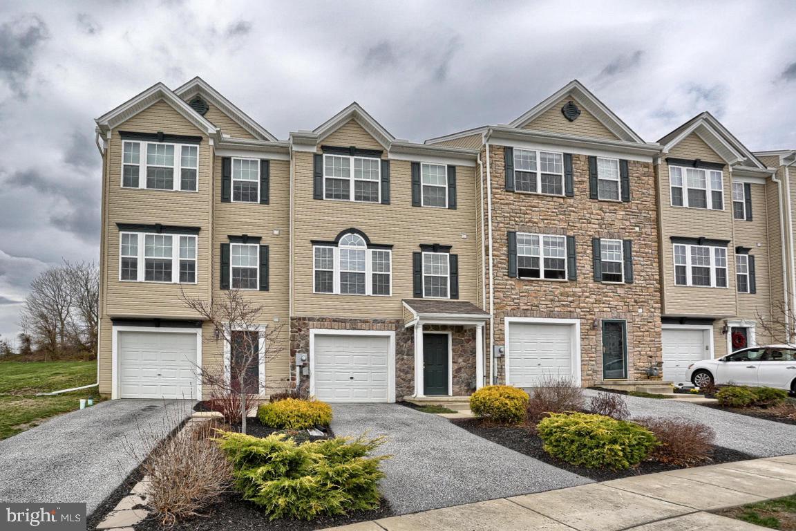 MANOR OAKS - Residential