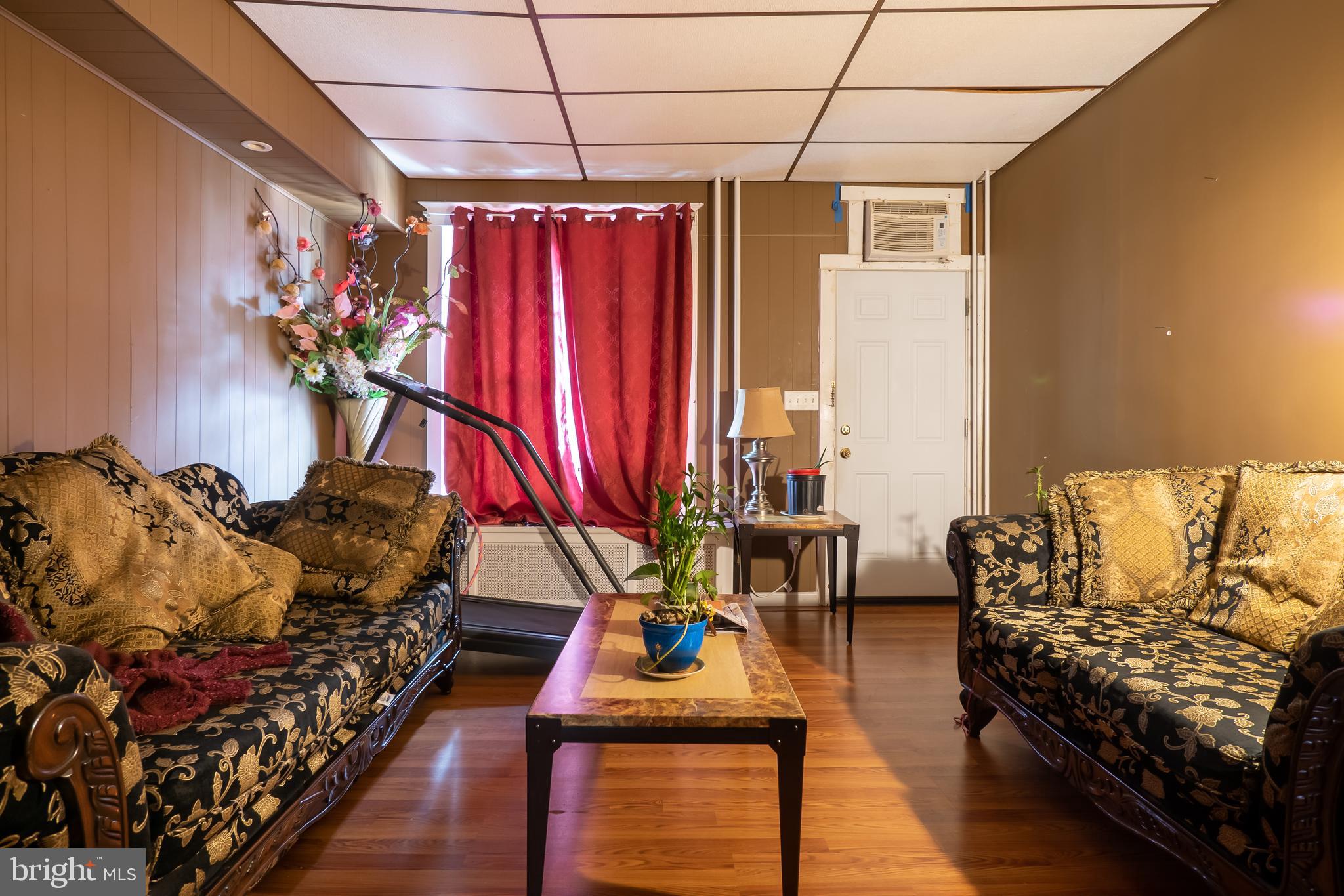 HYDE PARK - Residential Income