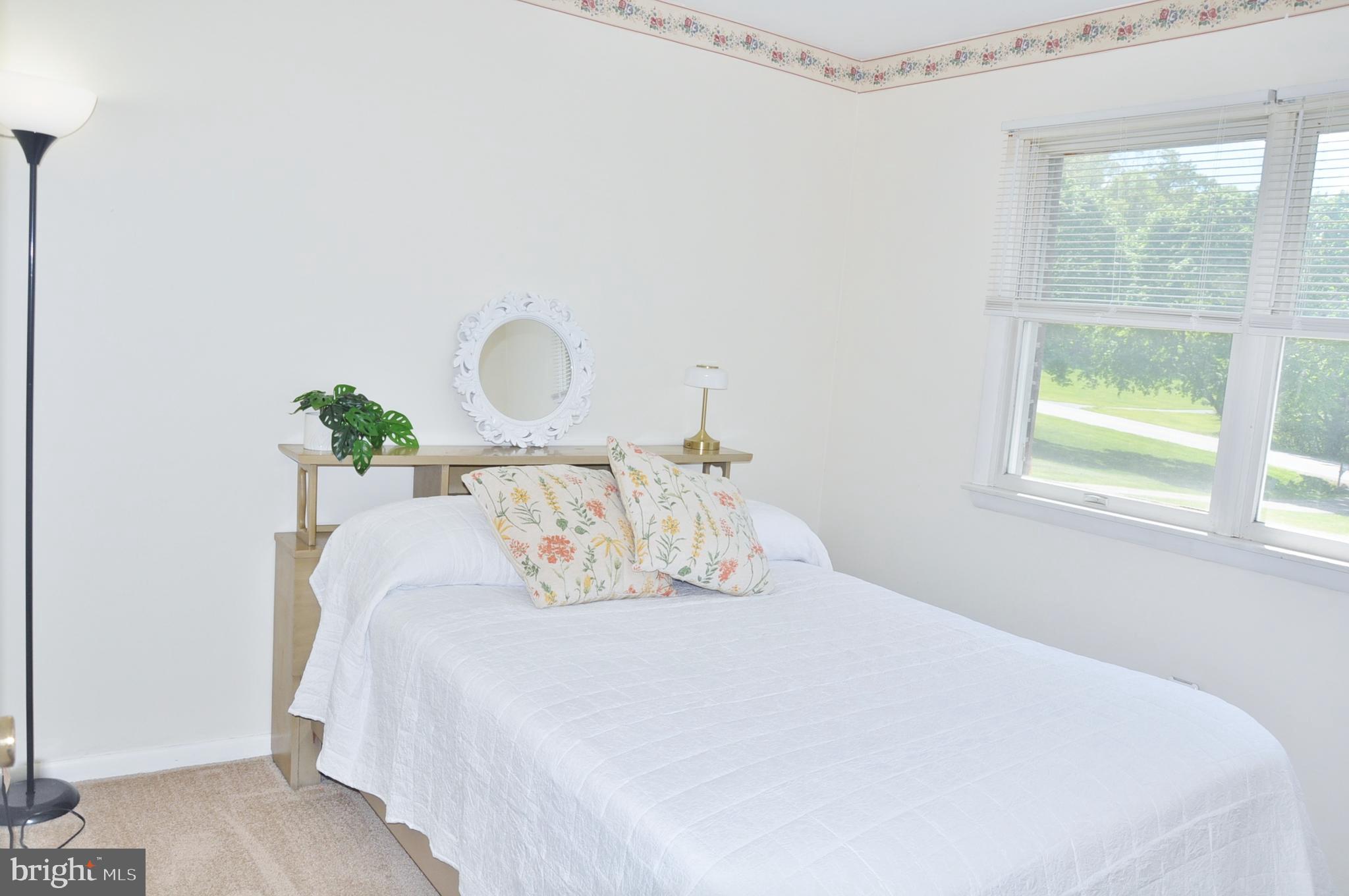 WHITE HALL - Residential