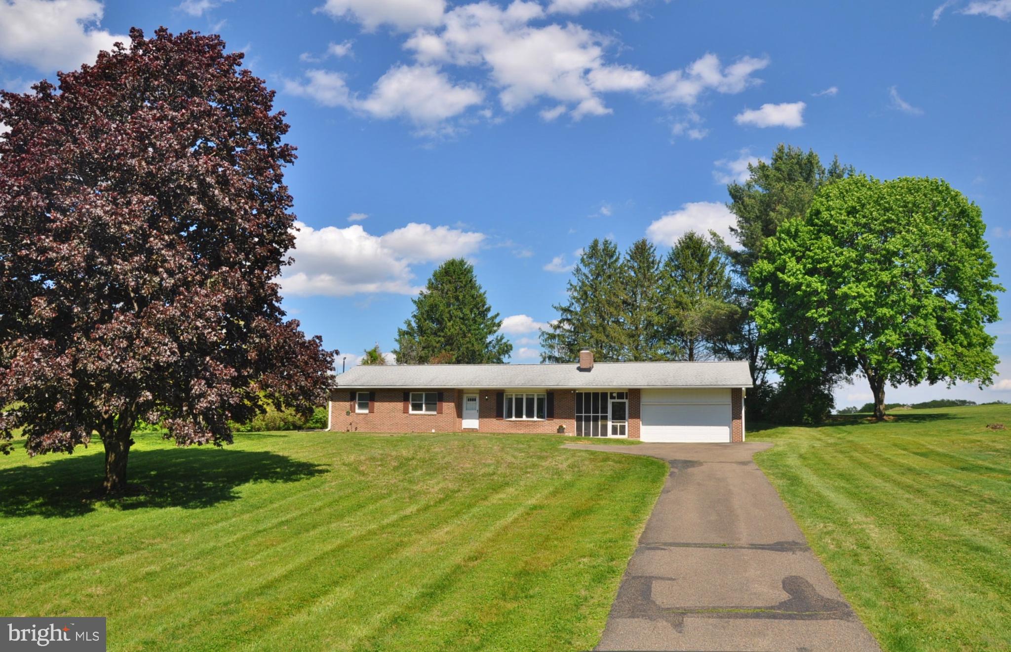 WHITE HALL - Residential