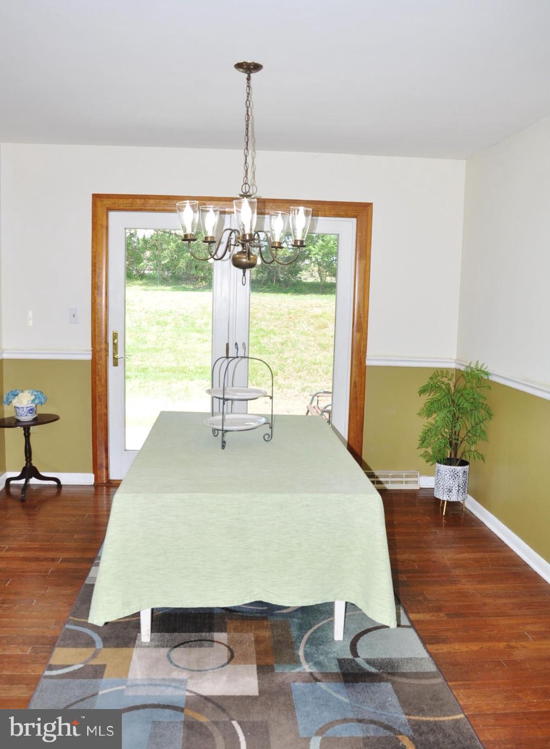 WHITE HALL - Residential