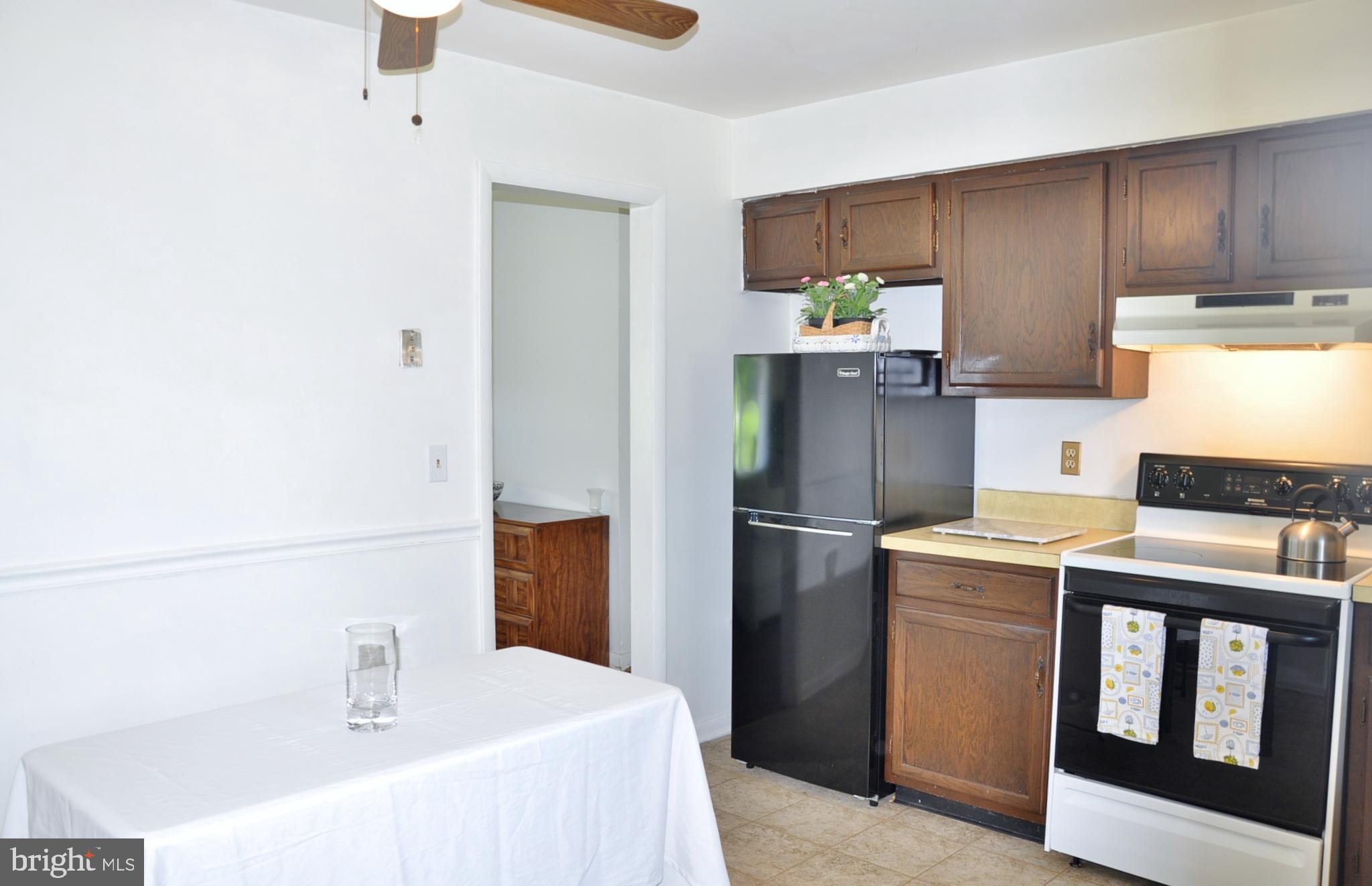 WHITE HALL - Residential