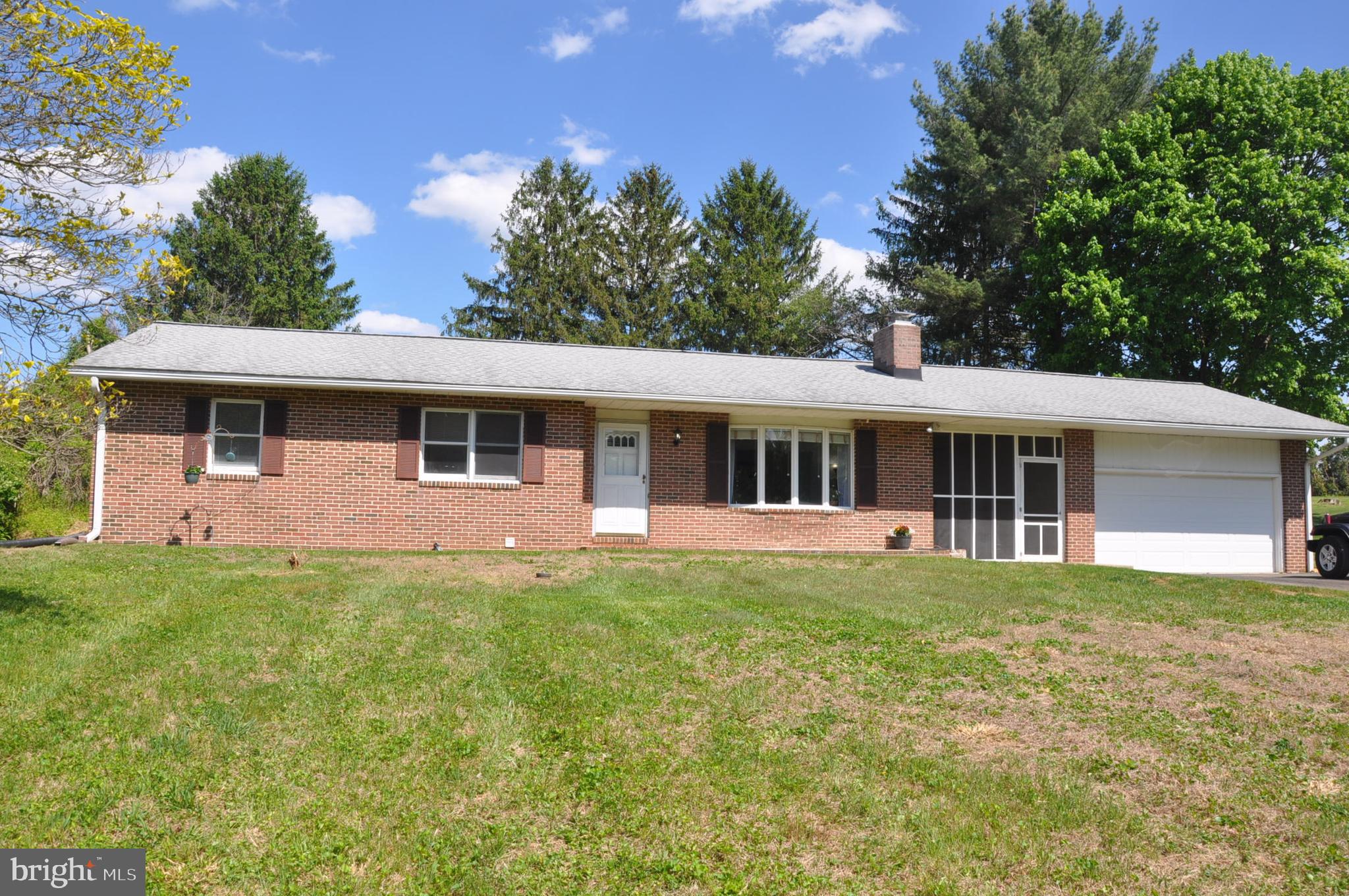 WHITE HALL - Residential
