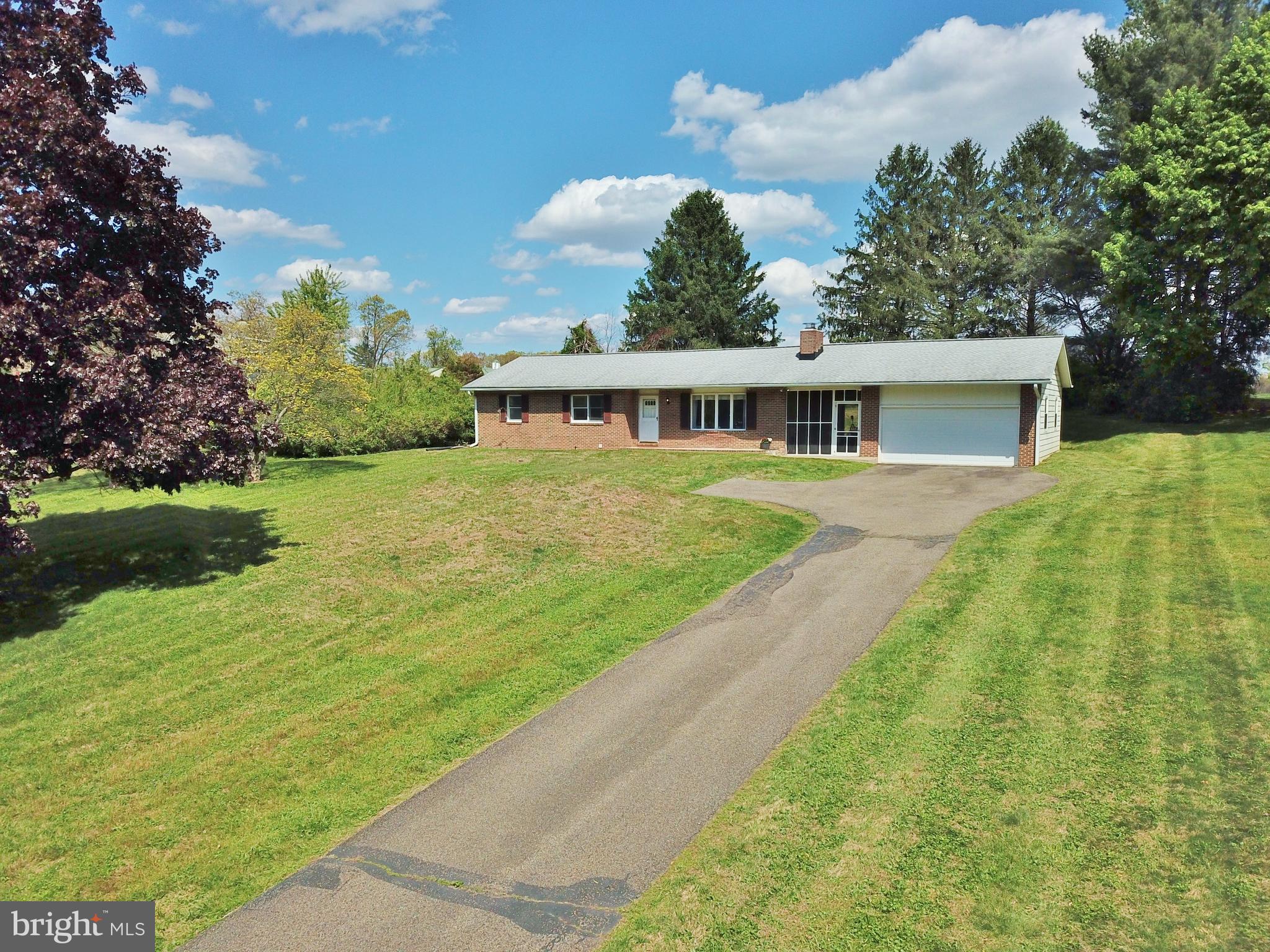 WHITE HALL - Residential