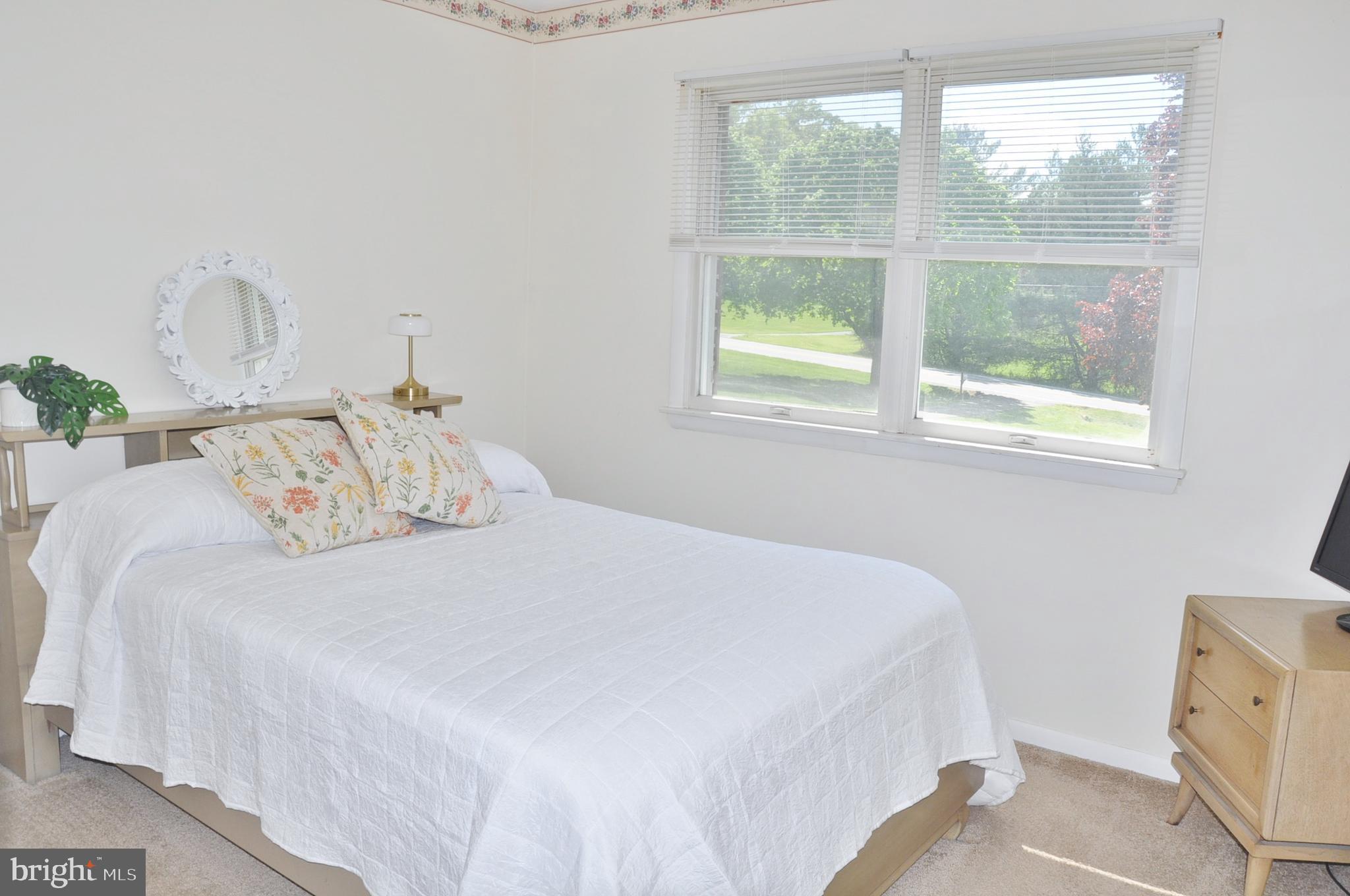 WHITE HALL - Residential