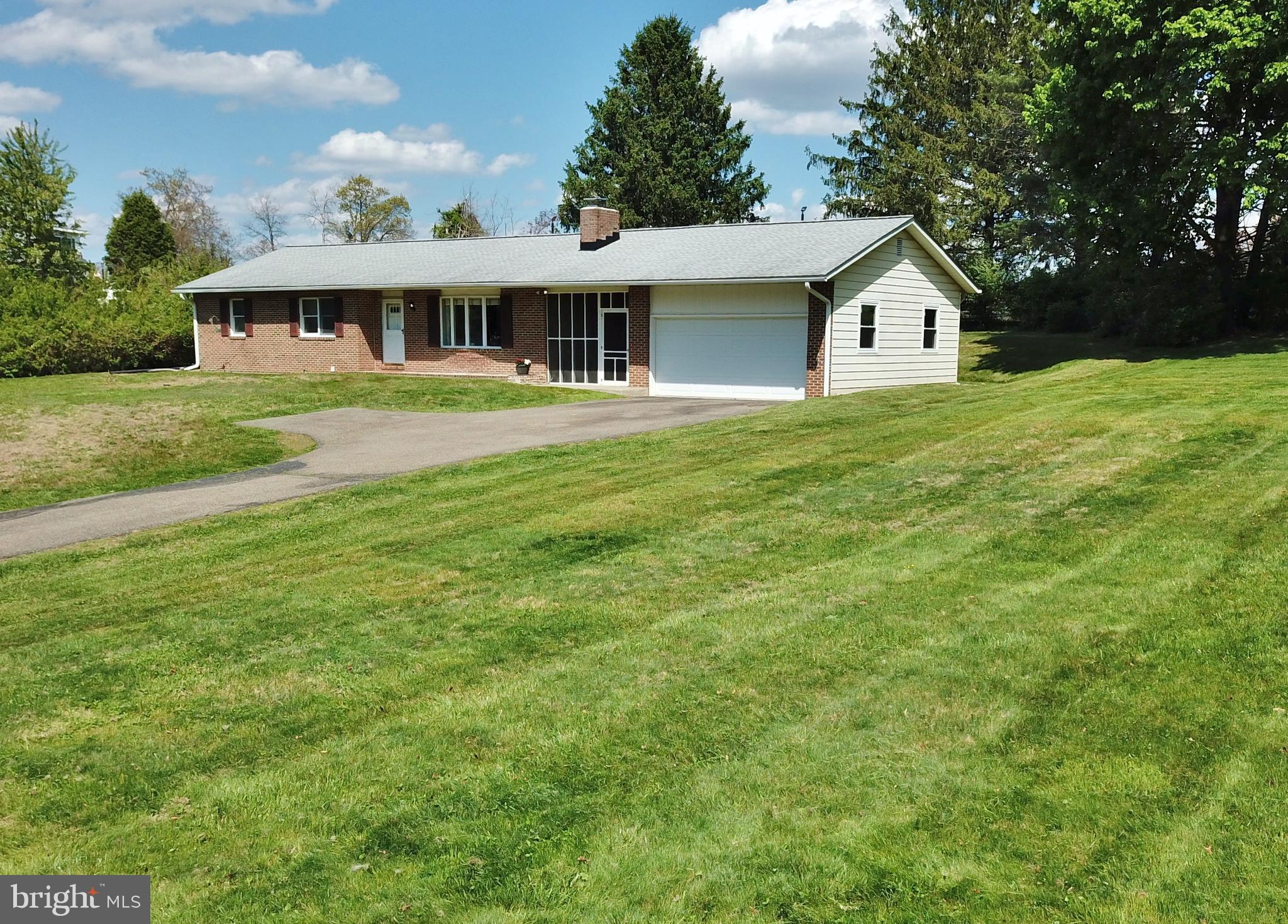 WHITE HALL - Residential