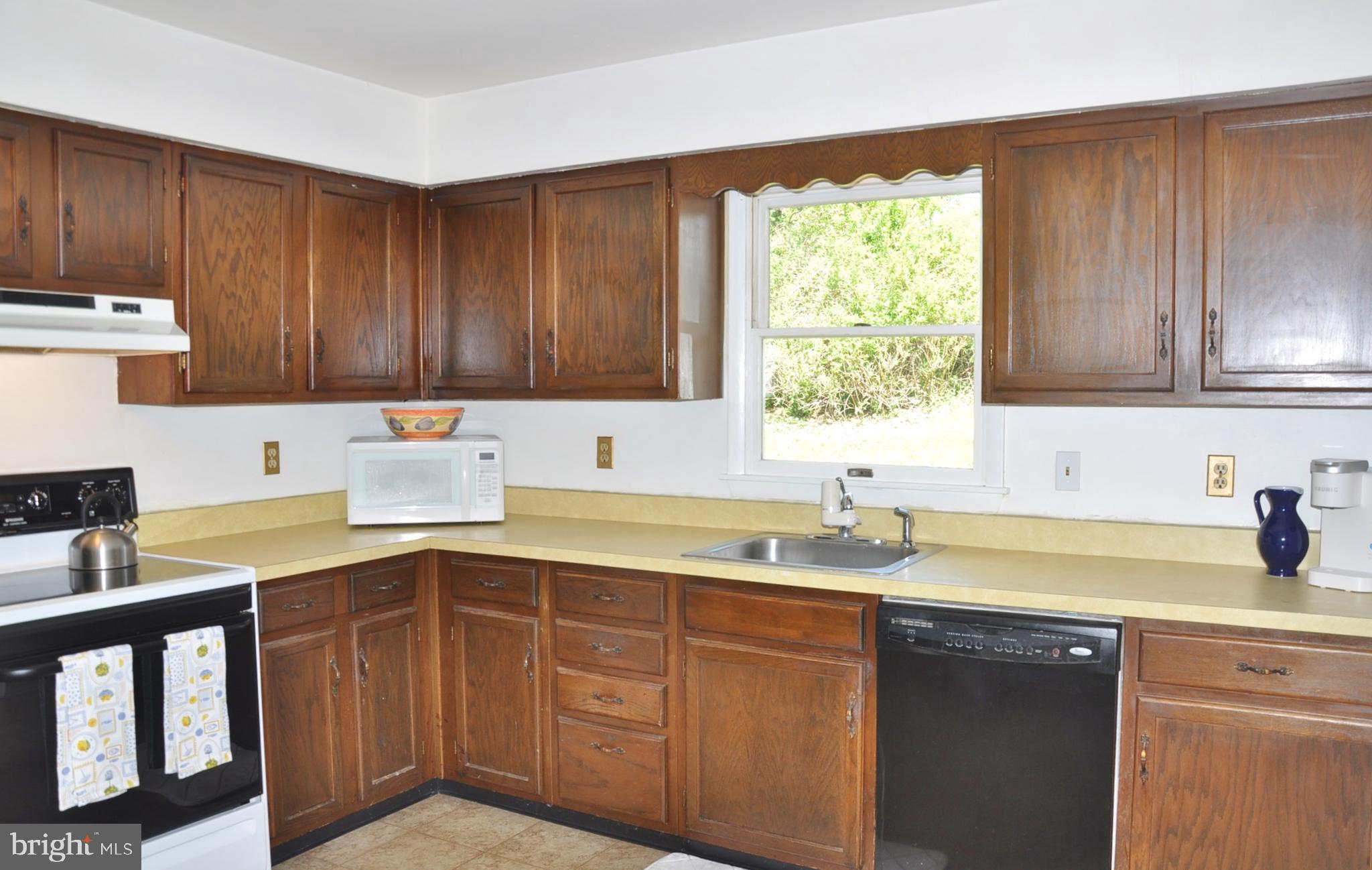 WHITE HALL - Residential