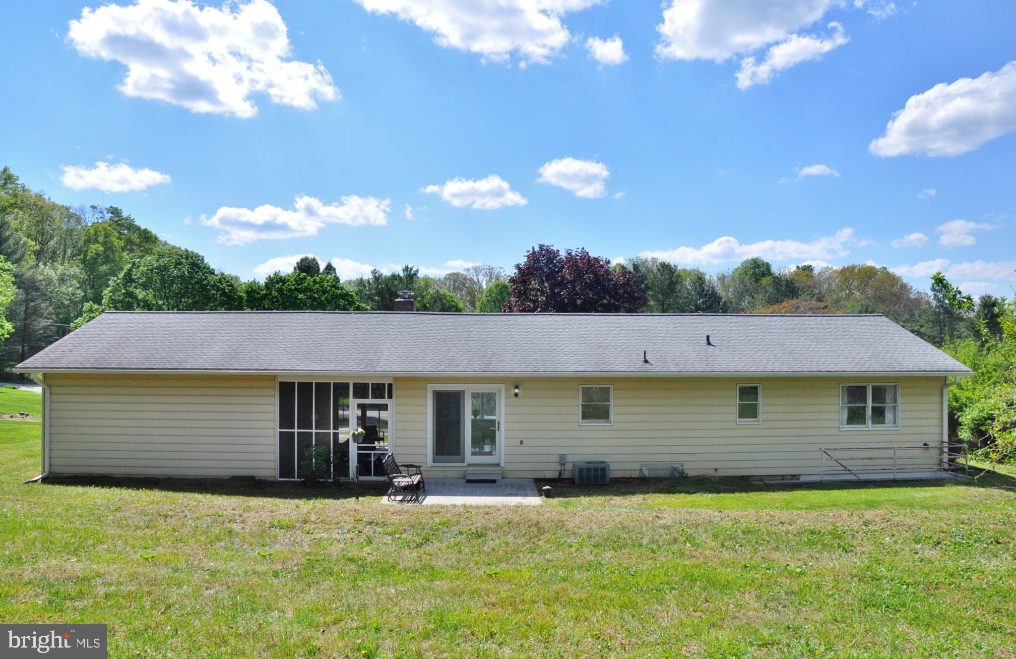 WHITE HALL - Residential