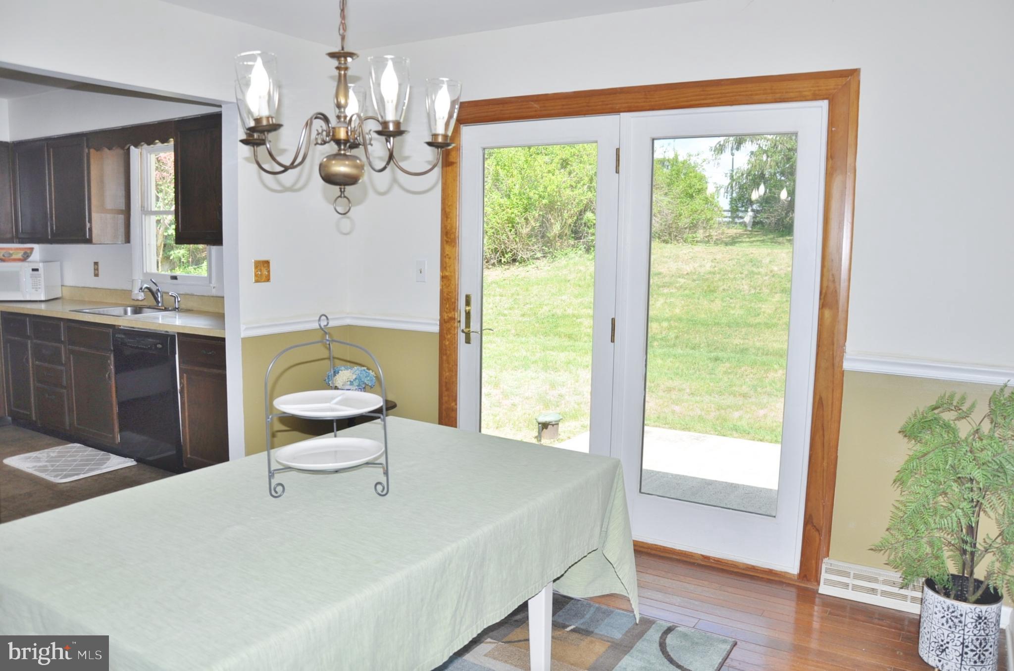 WHITE HALL - Residential