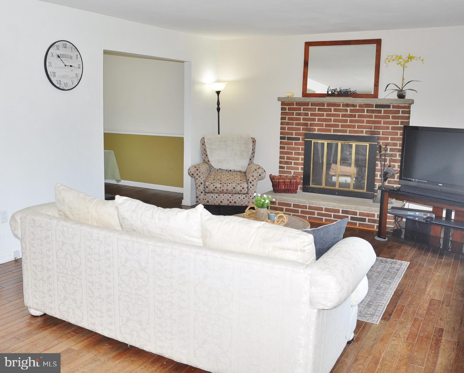 WHITE HALL - Residential