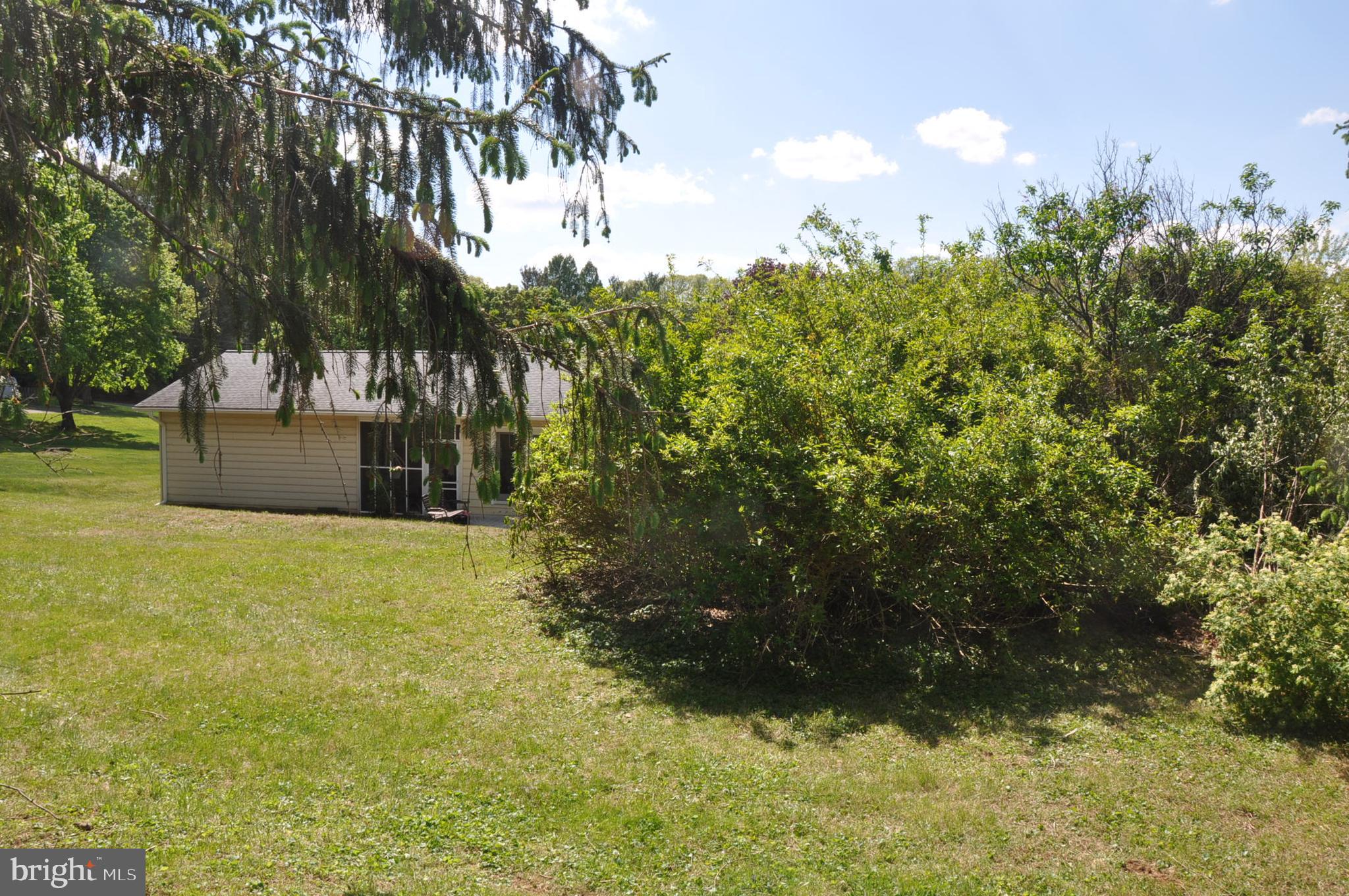 WHITE HALL - Residential