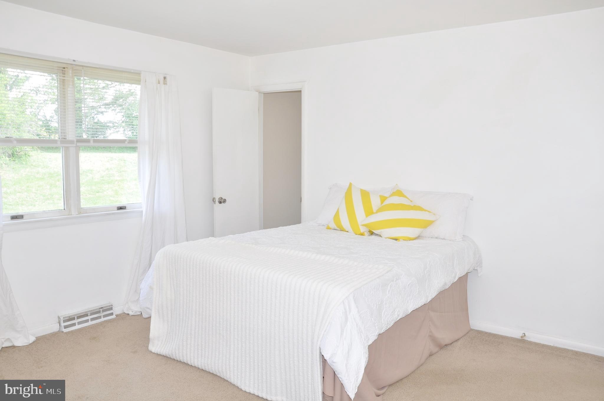 WHITE HALL - Residential