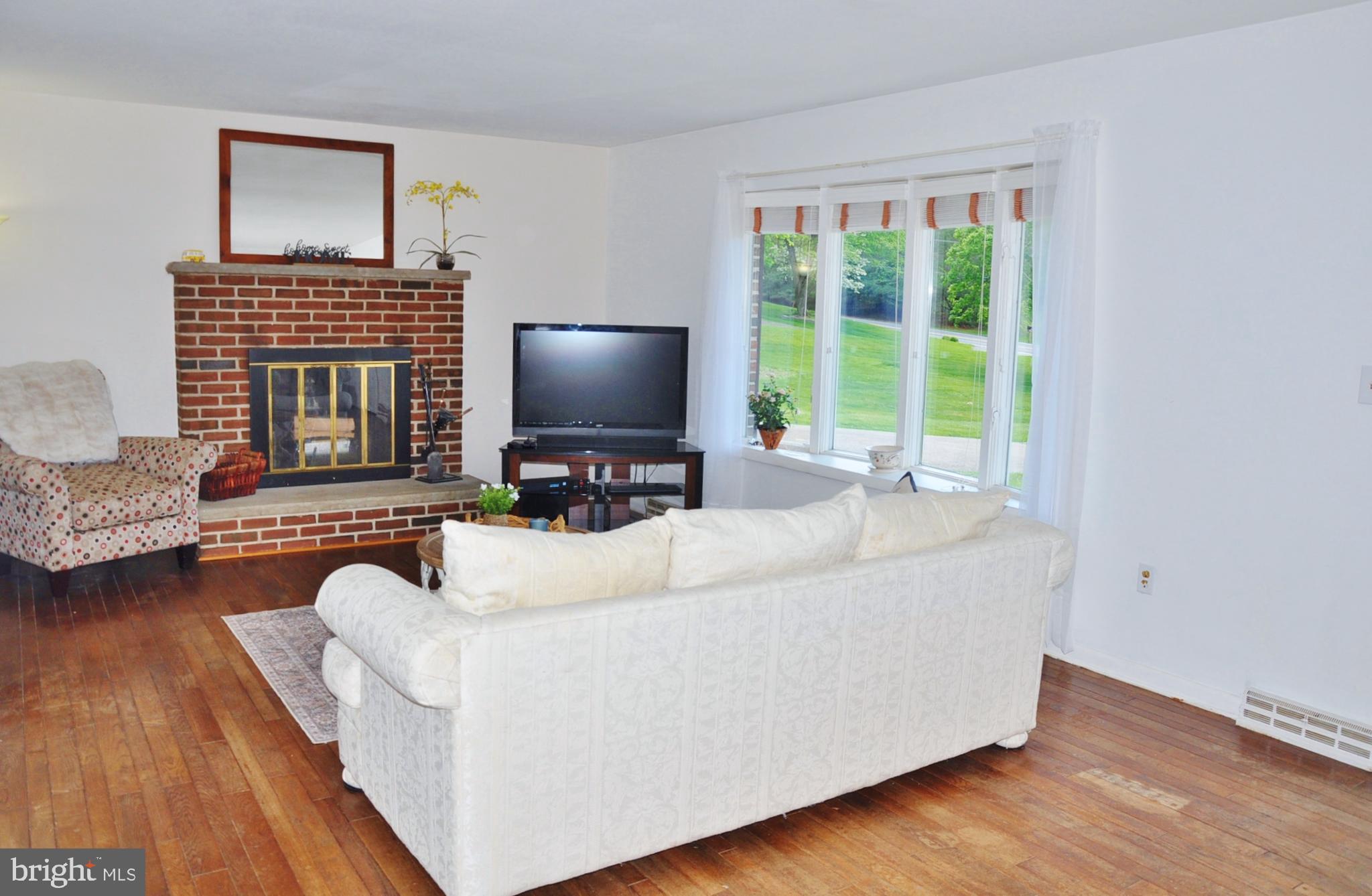 WHITE HALL - Residential