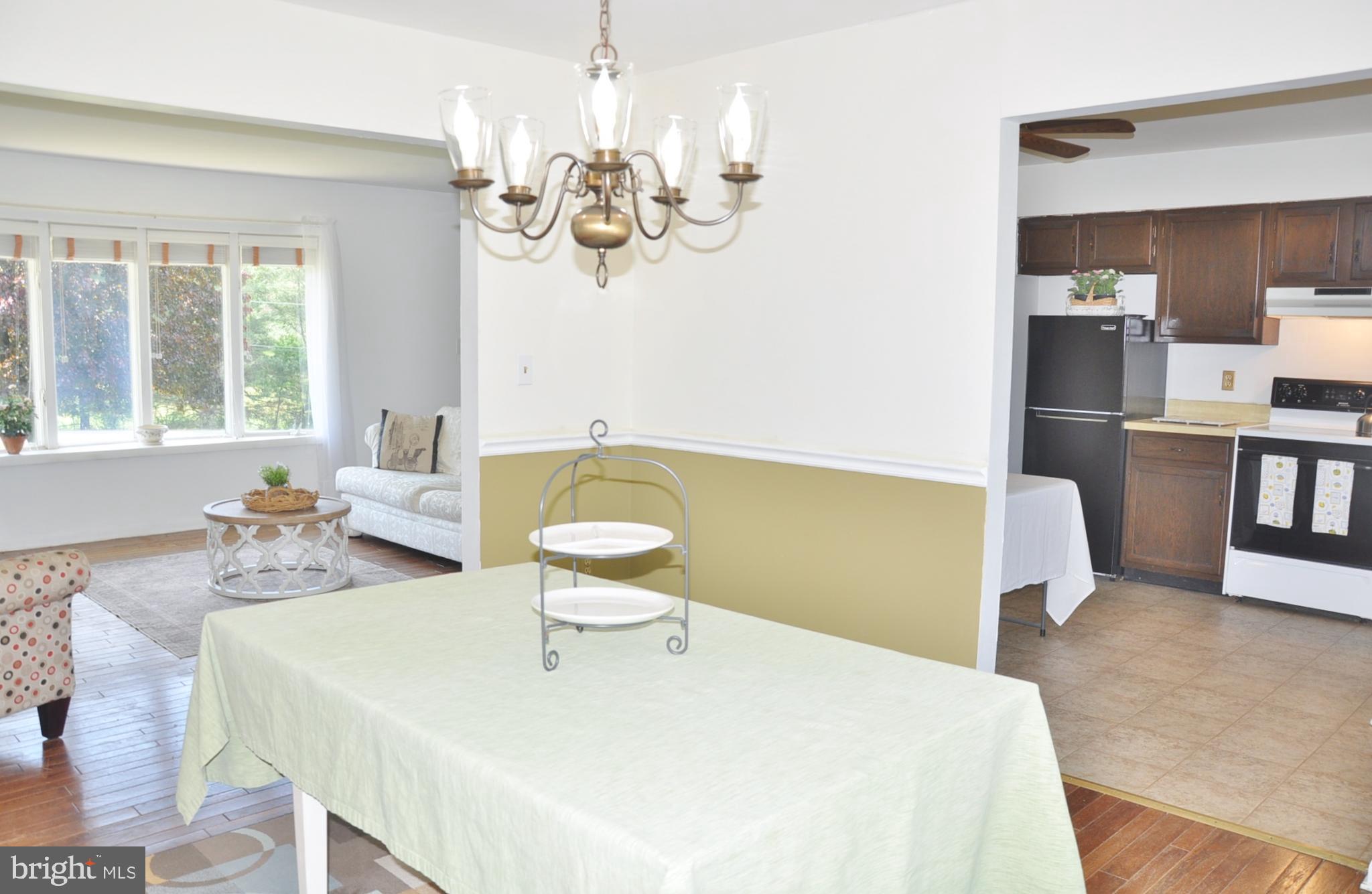 WHITE HALL - Residential