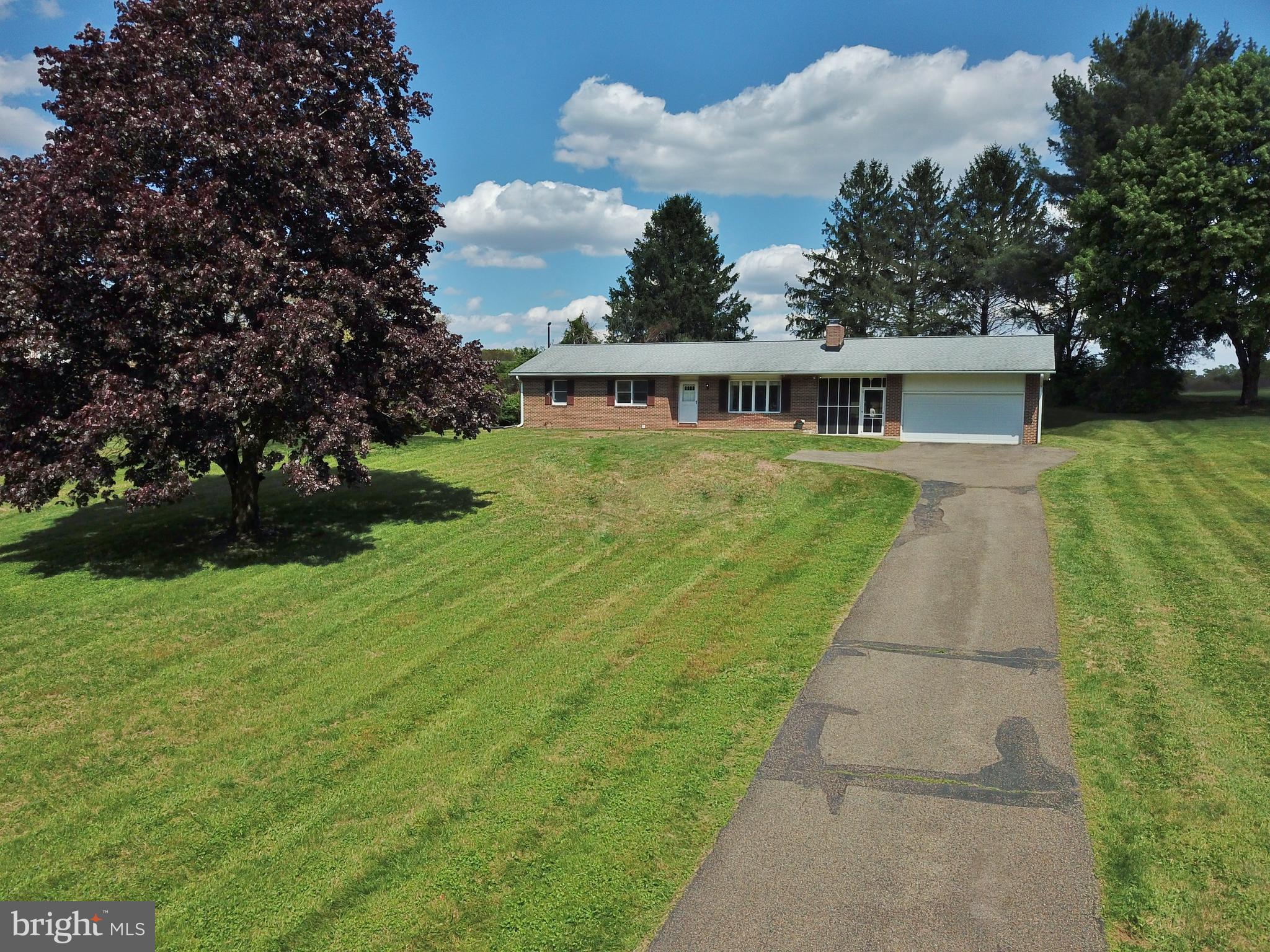 WHITE HALL - Residential