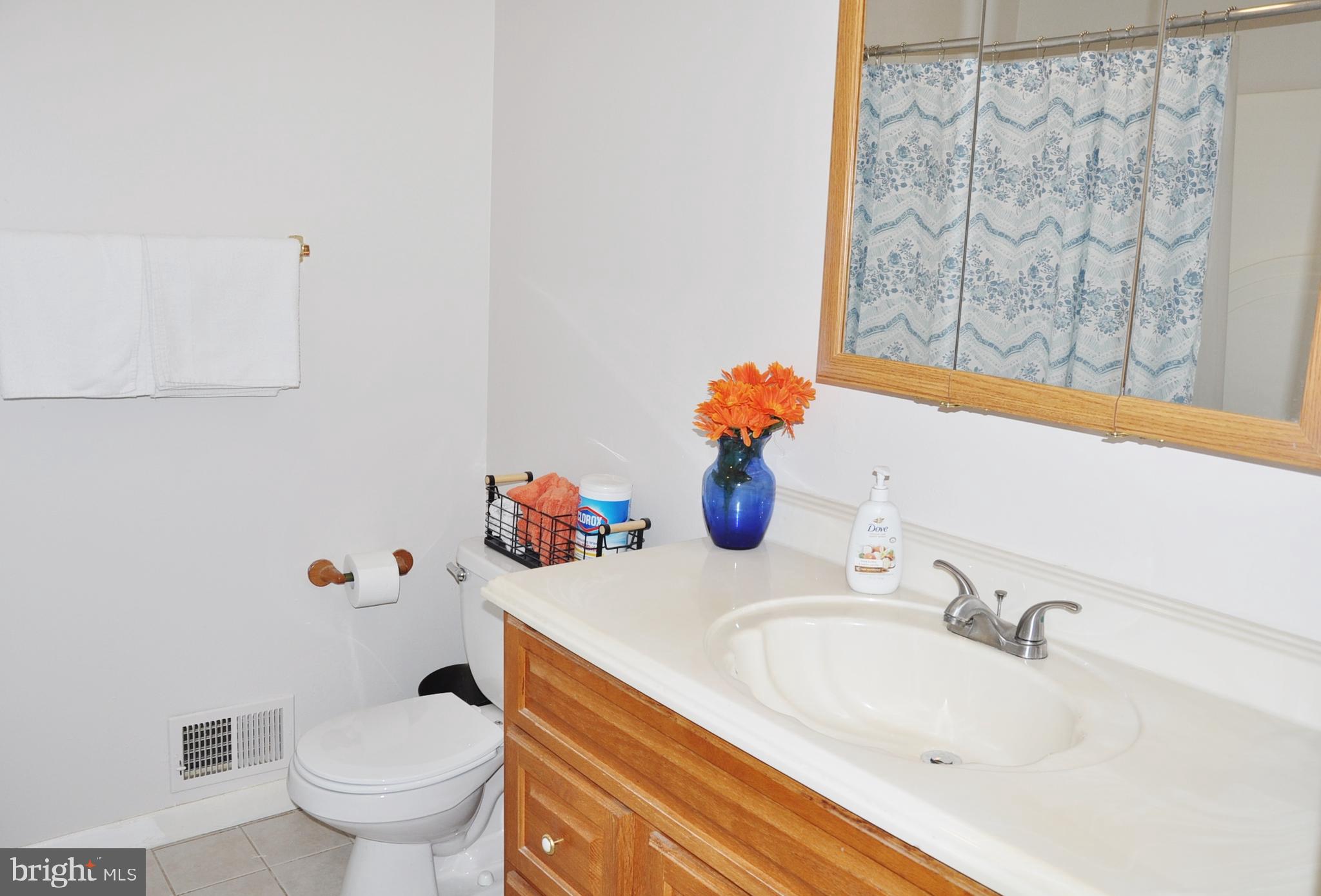 WHITE HALL - Residential