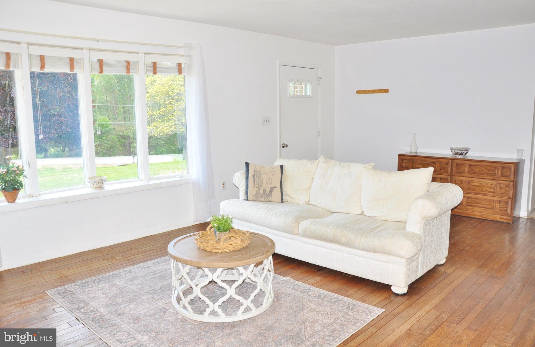 WHITE HALL - Residential