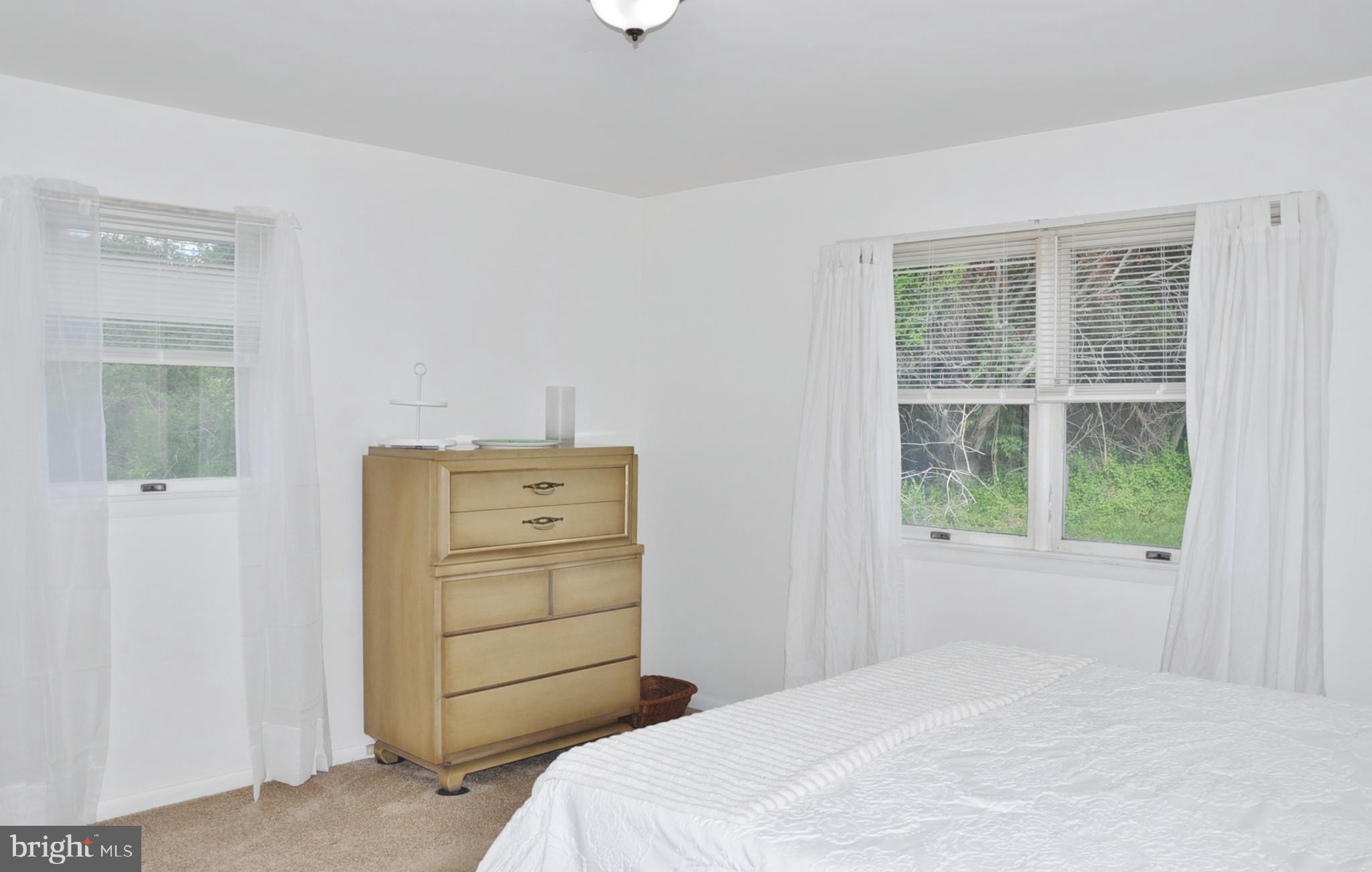 WHITE HALL - Residential