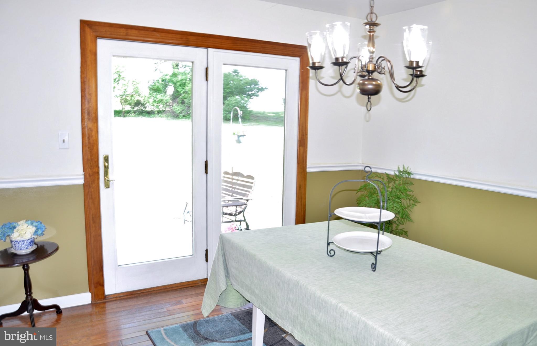WHITE HALL - Residential