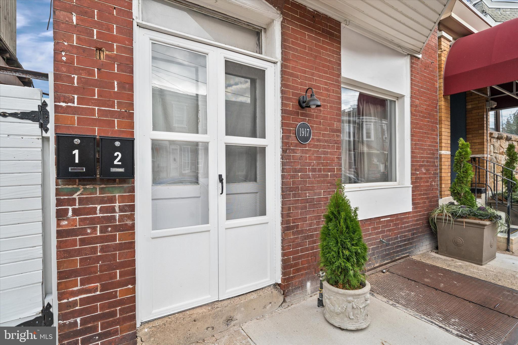 1917 W 6TH STREET