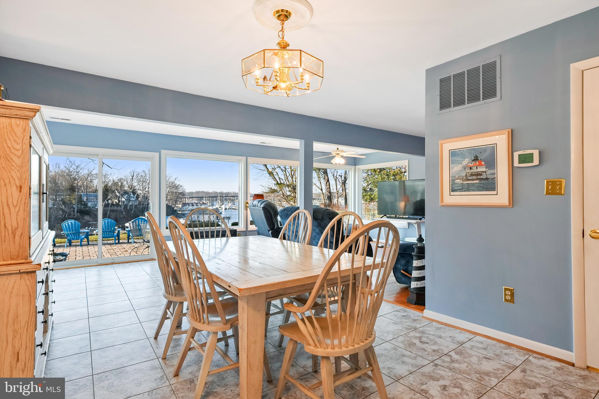 EDGEWATER - Residential