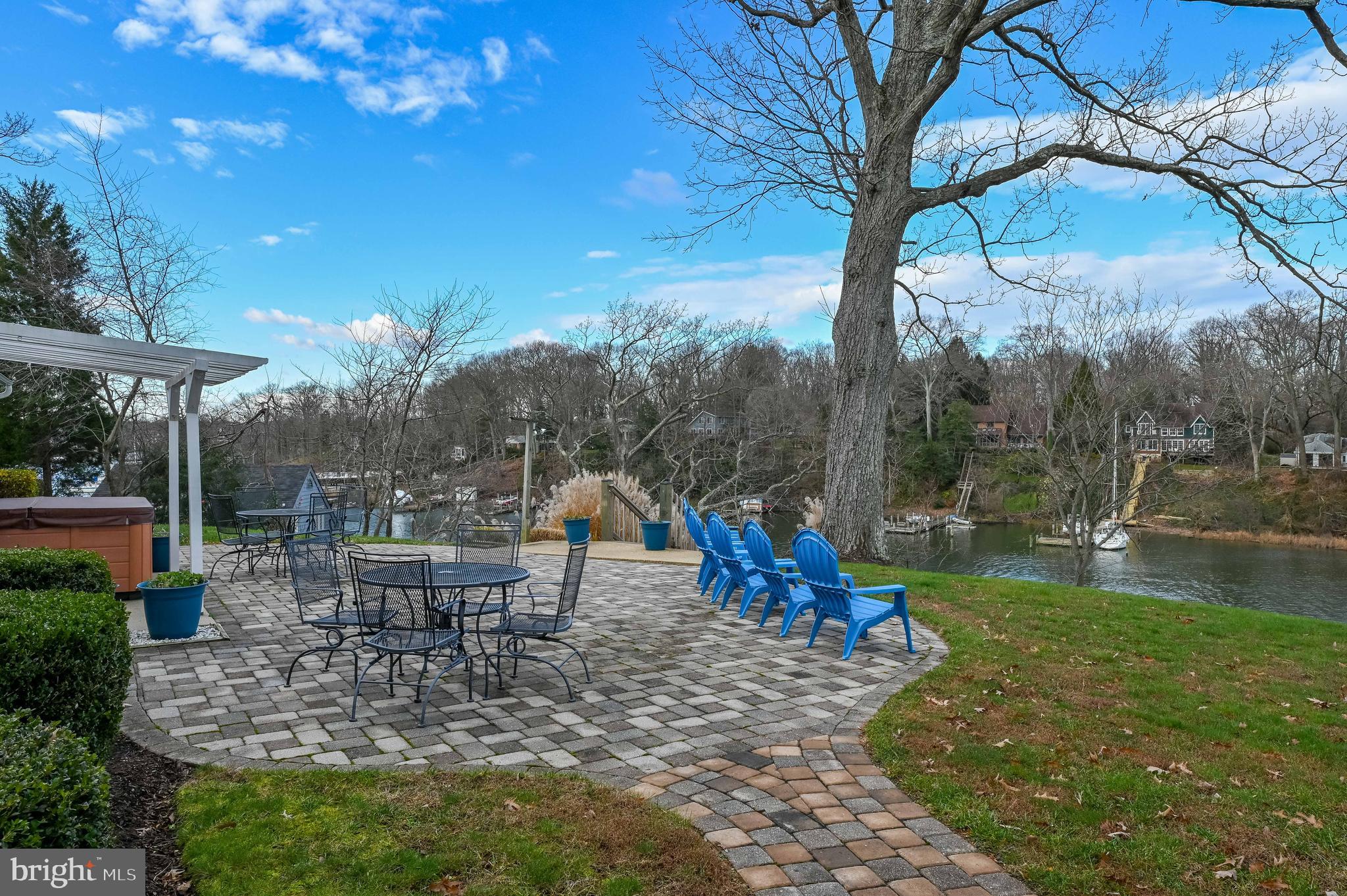 EDGEWATER - Residential