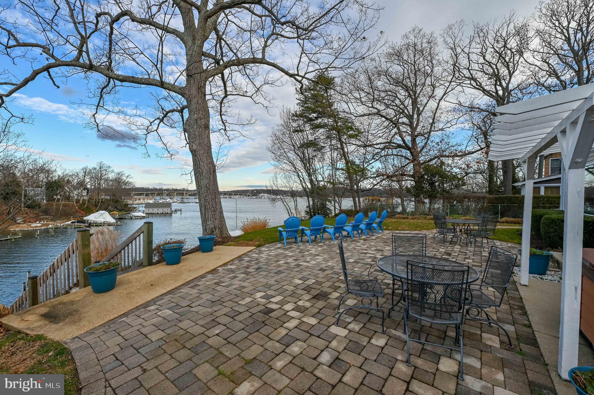 EDGEWATER - Residential